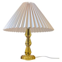 Lámpara de mesa moderna sueca en cristal amarillo, años 70