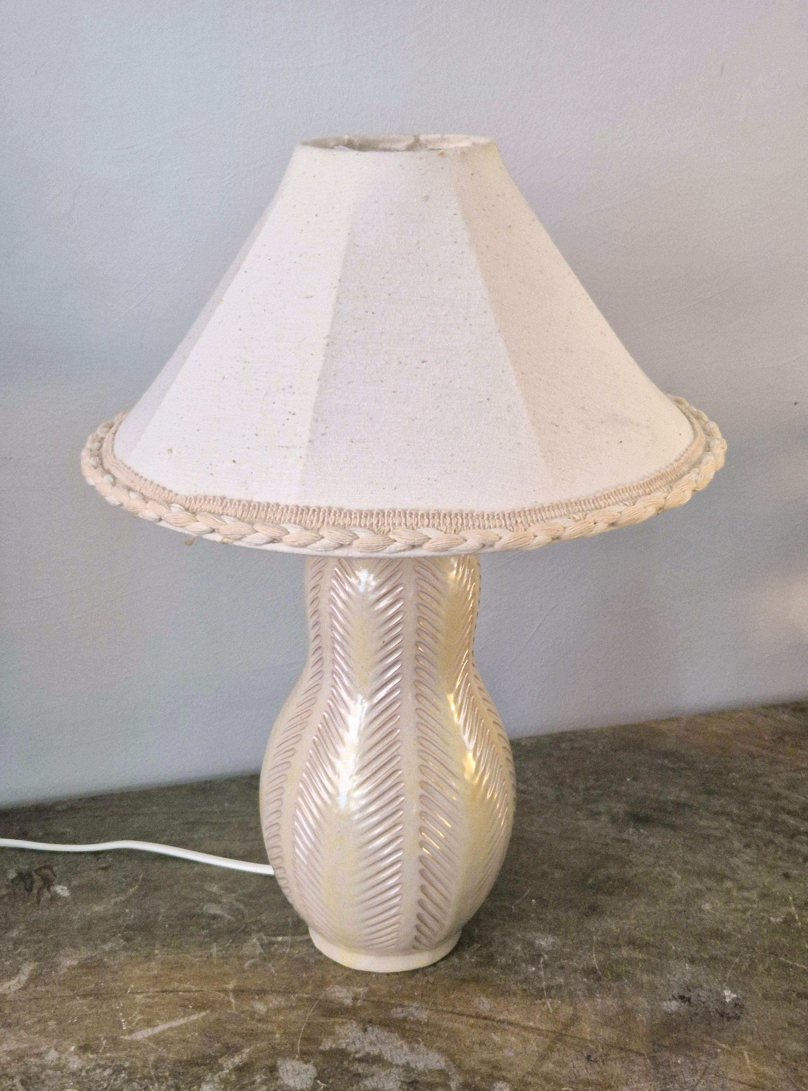 20th Century Swedish Modern table lamp with ceramic base by Anna-Lisa Thomson, mid1900s. For Sale