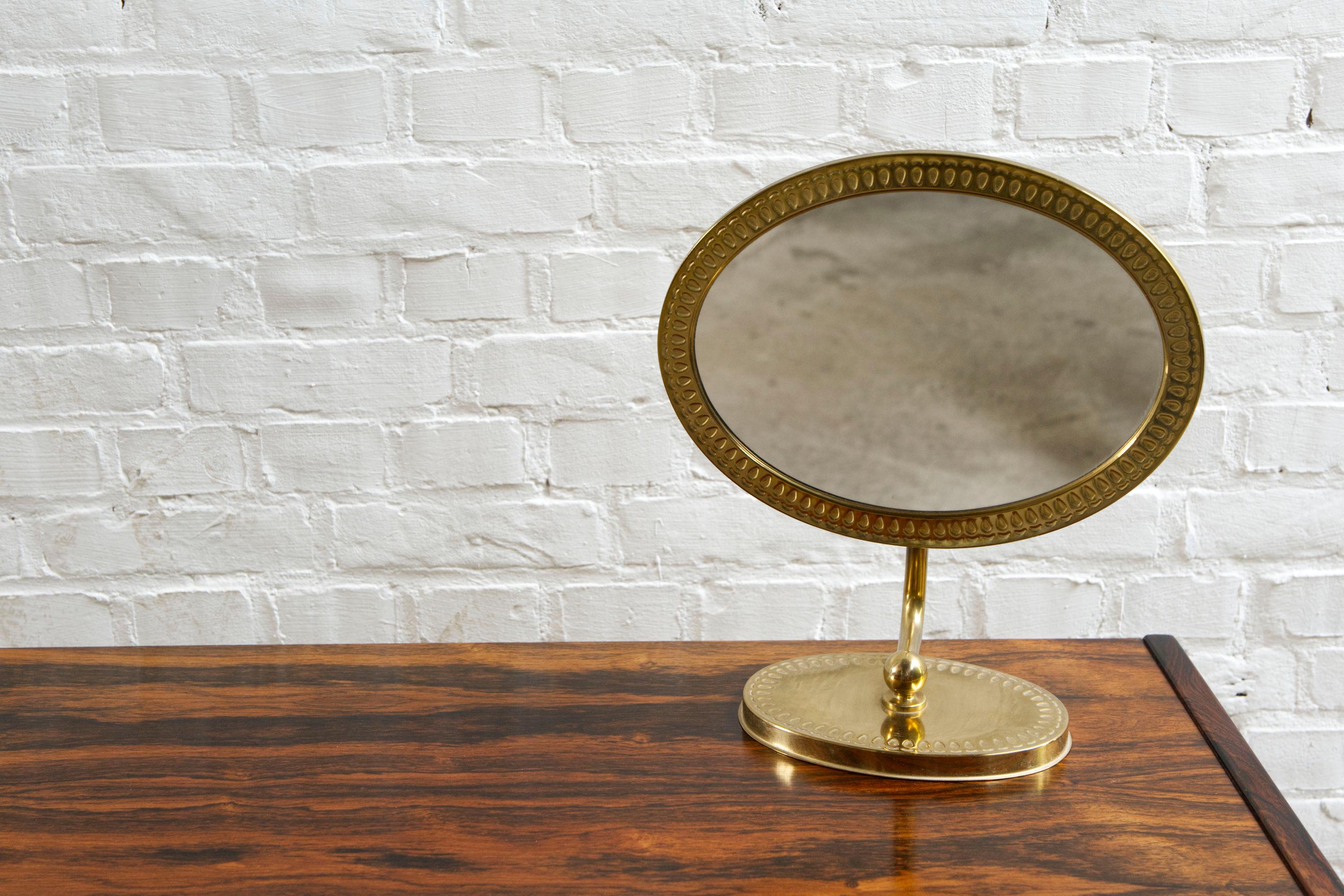 Swedish modern table mirror by Titti, circa 1950's In Good Condition For Sale In Balen, BE