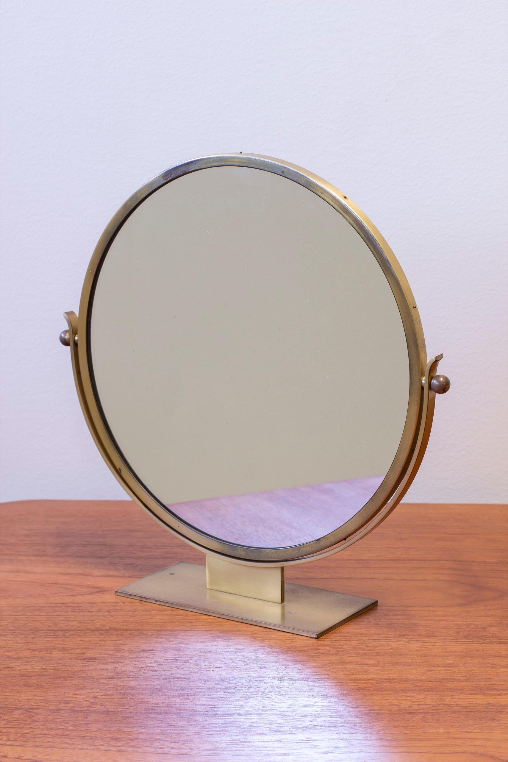 Miroir de table moderne suédois en laiton par Ystad metall, Suède, années 1930 en vente 3