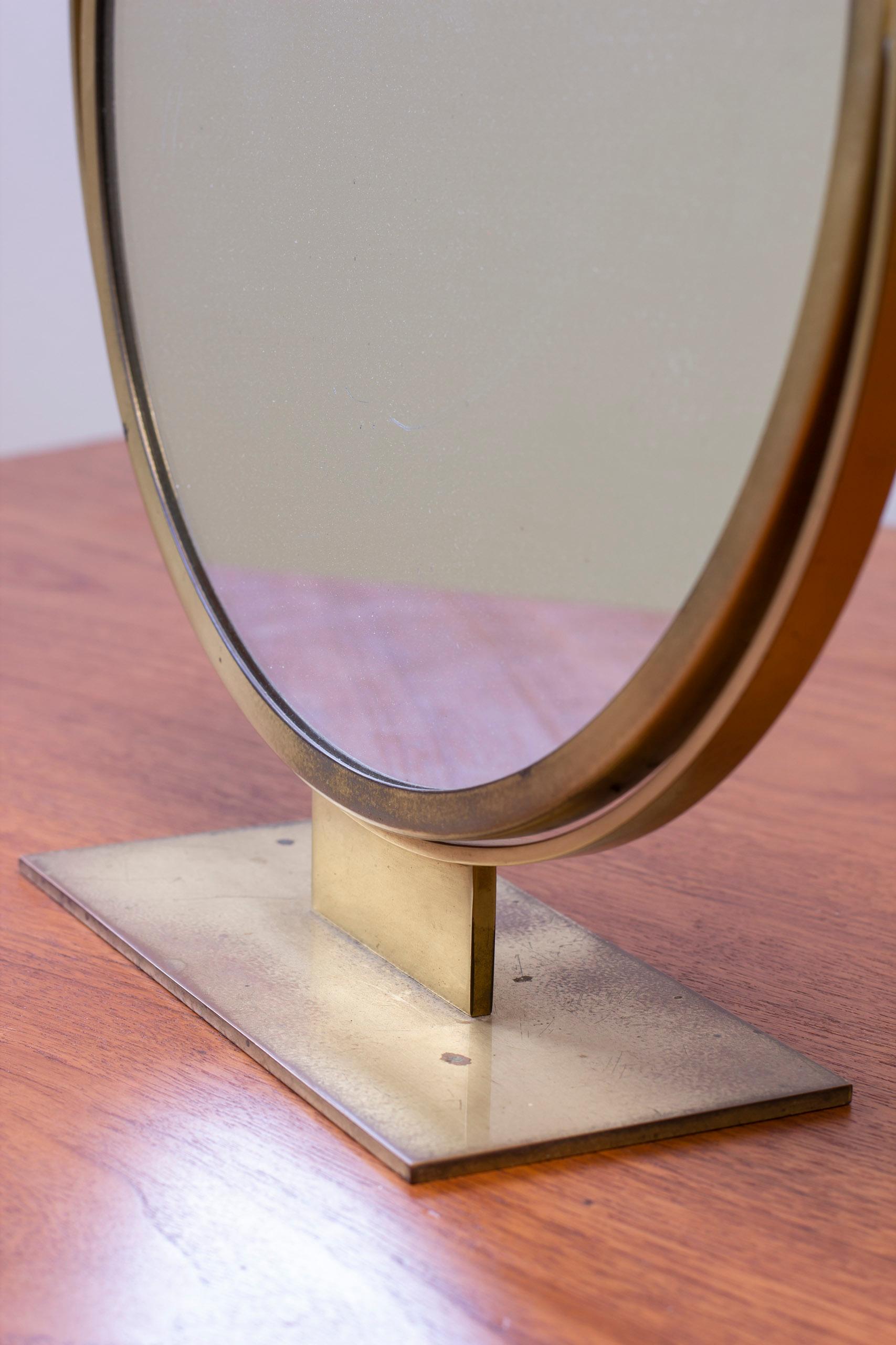 Laiton Miroir de table moderne suédois en laiton par Ystad metall, Suède, années 1930 en vente