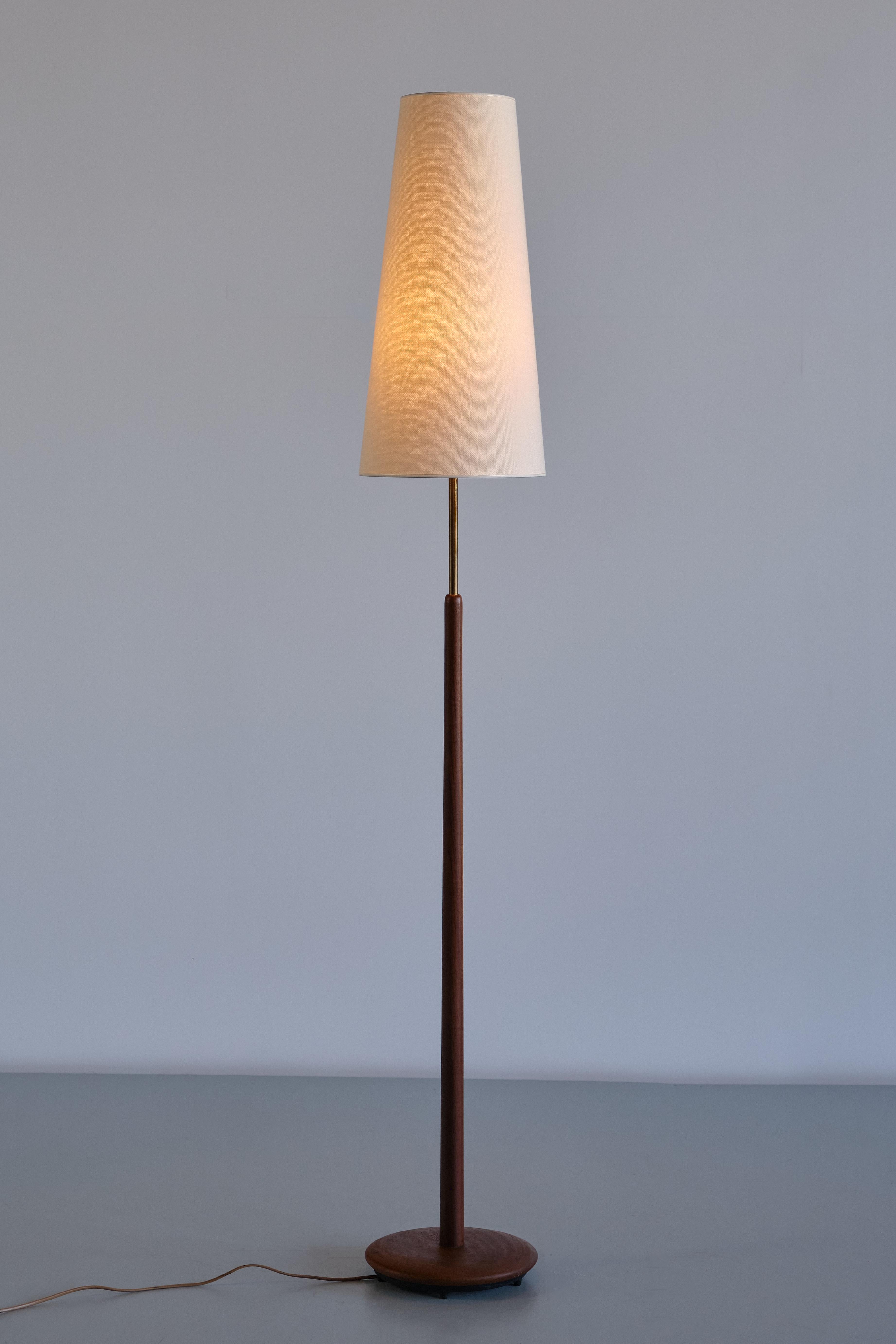 Mid-20th Century Swedish Modern Teak and Brass Floor Lamp, Nybro Armatur Fabrik, Sweden, 1950s