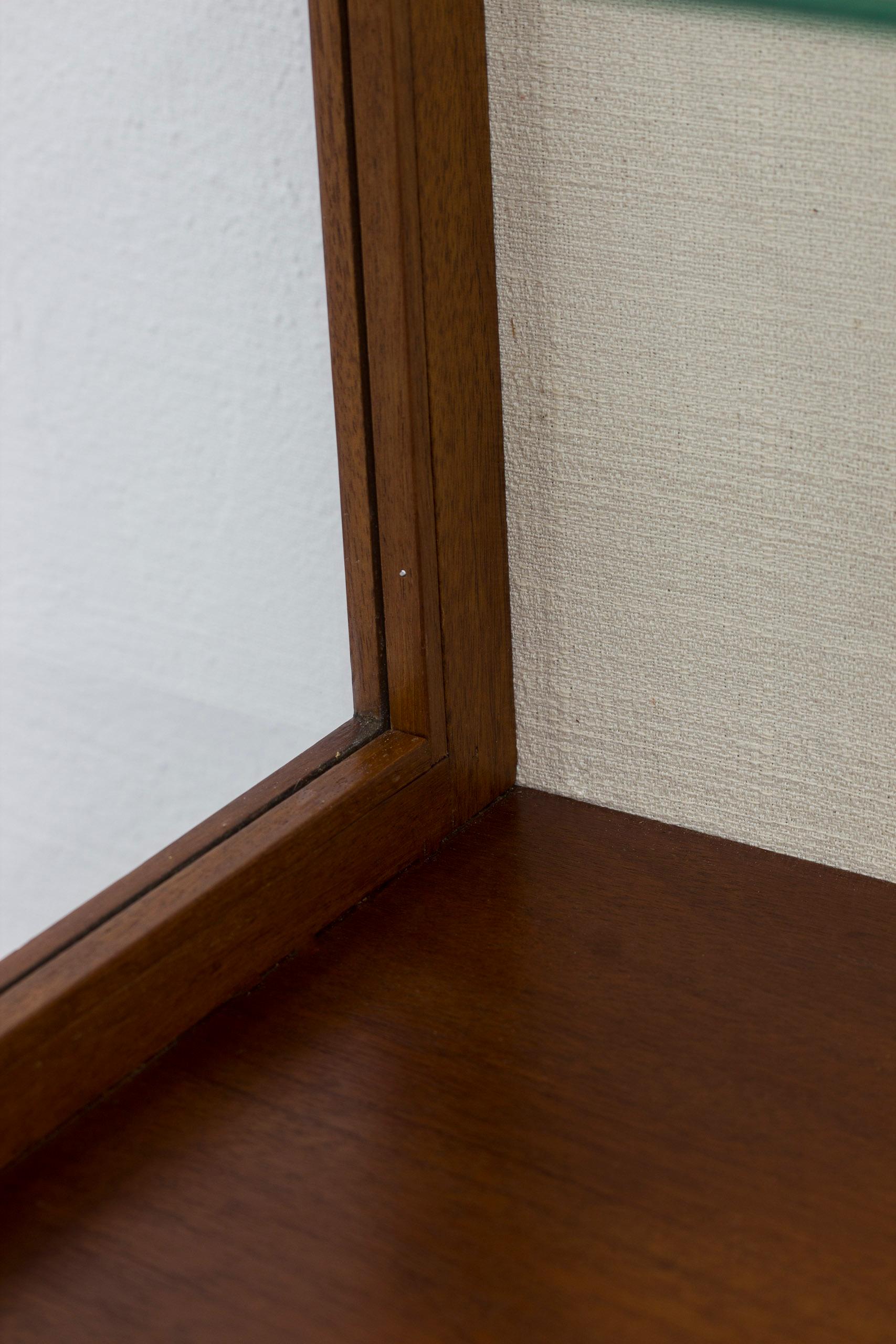 Schwedischer moderner Vitrinenschrank aus Teakholz und Glas in der Art von Acking, Schweden 2