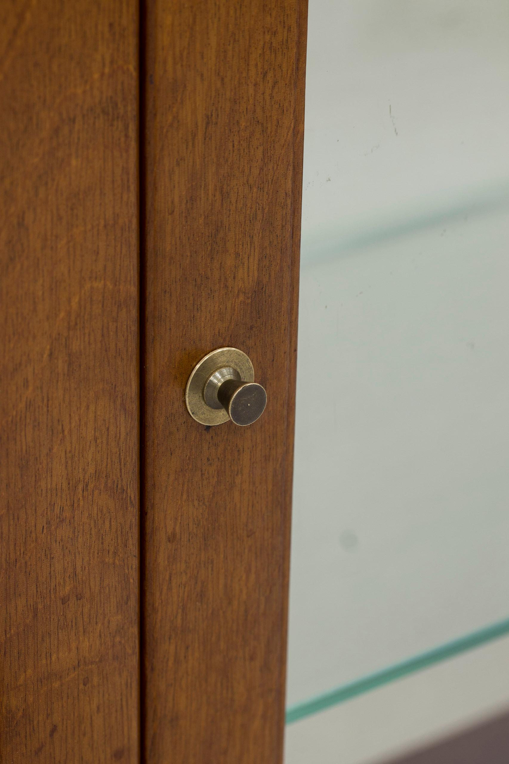 Schwedischer moderner Vitrinenschrank aus Teakholz und Glas in der Art von Acking, Schweden 5