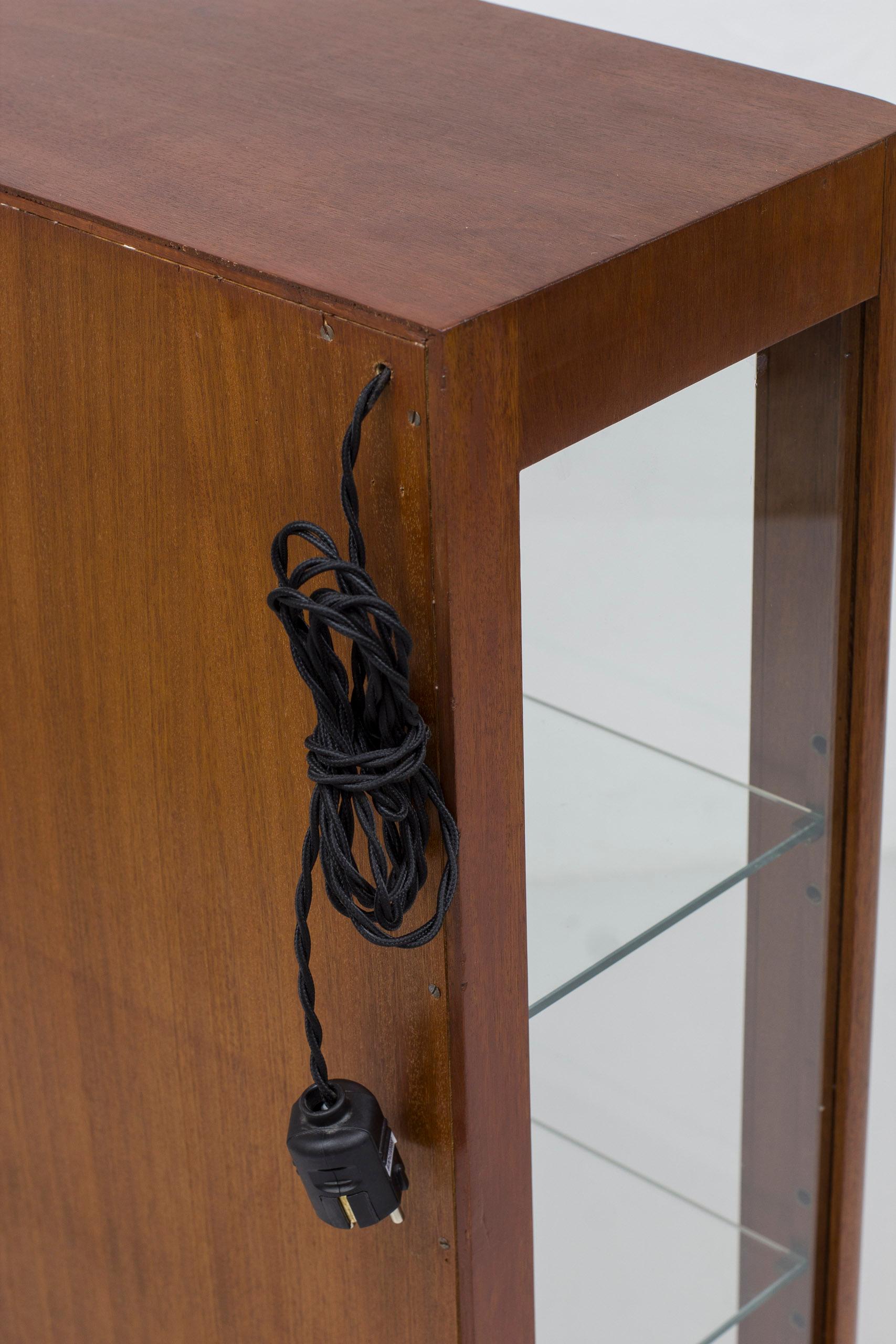 Schwedischer moderner Vitrinenschrank aus Teakholz und Glas in der Art von Acking, Schweden 11