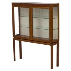 Swedish modern teak and glass vitrine cabinet in the manner of Acking, Sweden
