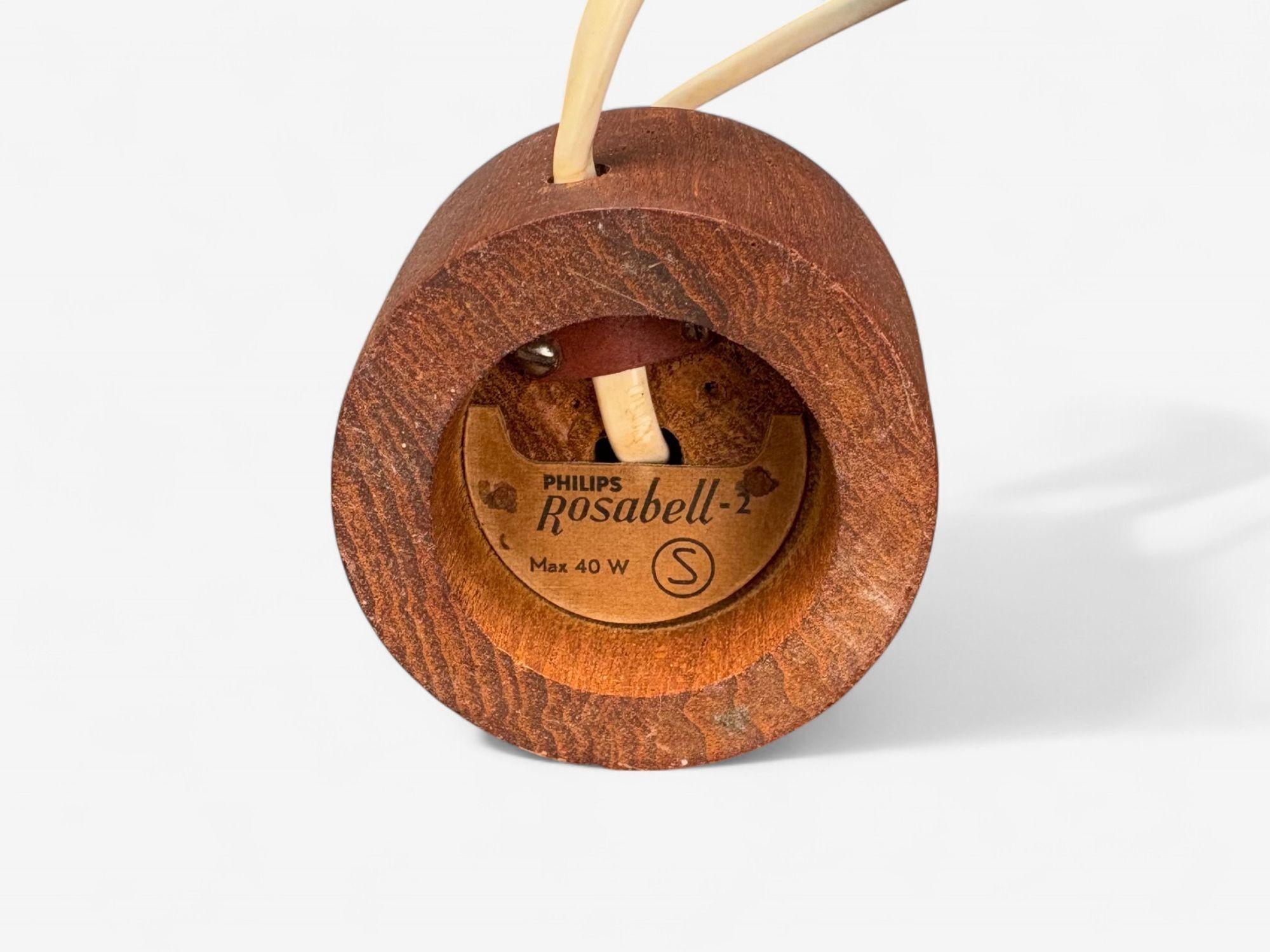 Schwedische Moderne, Teakholz, kleine Tischlampe, Schweden, 1940er Jahre (20. Jahrhundert) im Angebot
