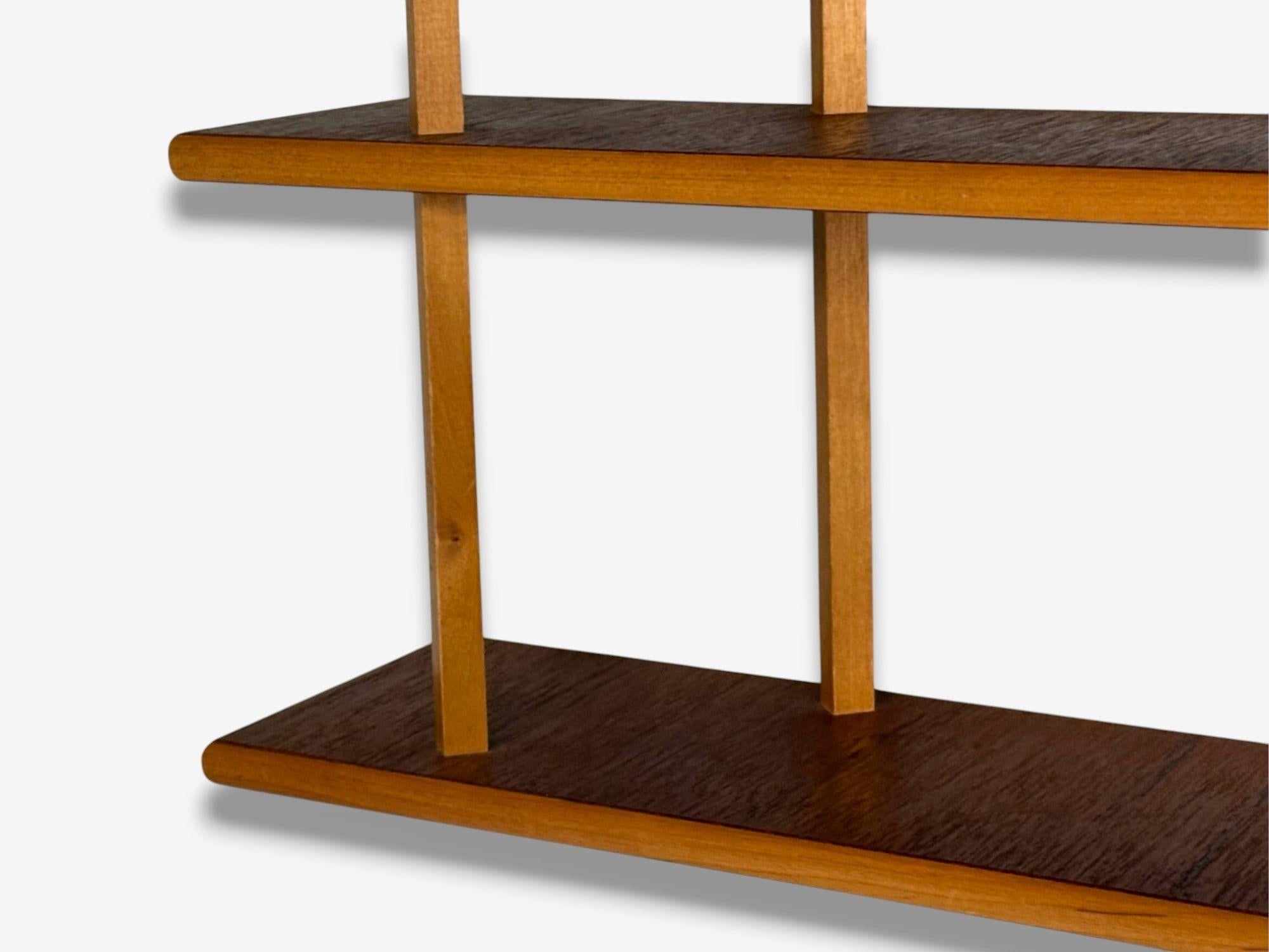 Metà XX secolo Scaffale da parete moderno svedese, in teak, Svezia, anni '50 in vendita
