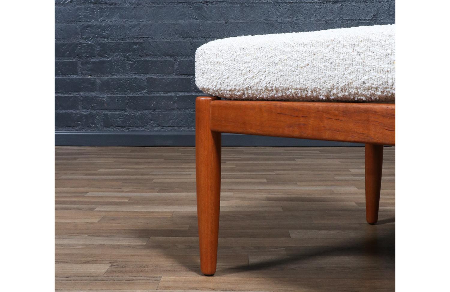 Tabouret moderne suédois en teck par Folke Ohlsson pour Dux en vente 3