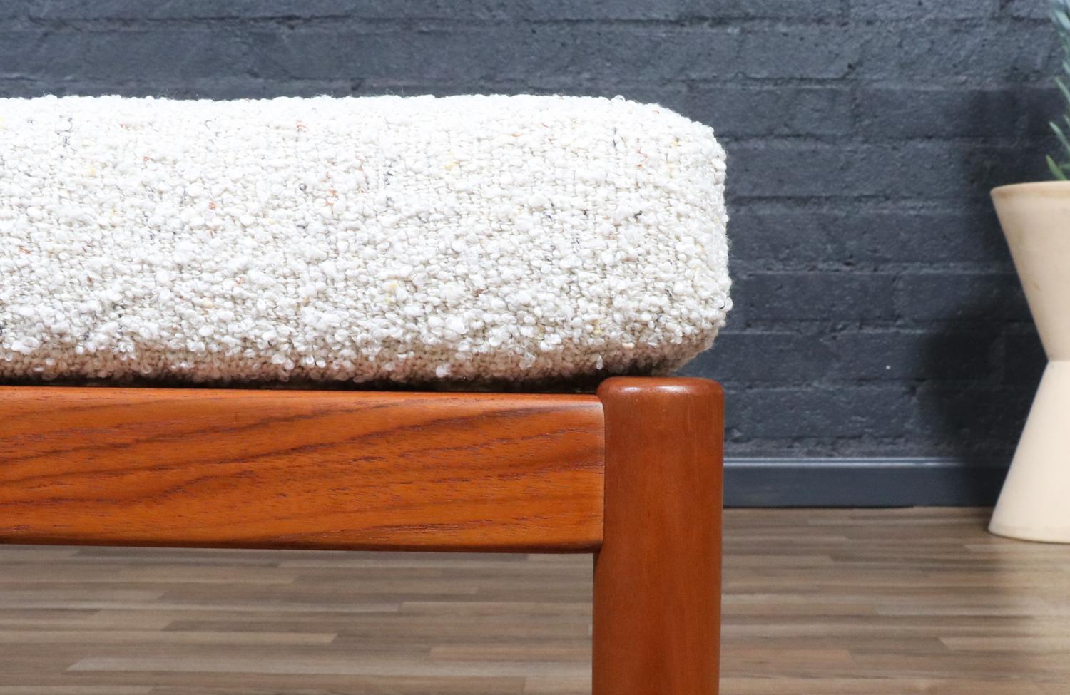 Tabouret moderne suédois en teck par Folke Ohlsson pour Dux en vente 2