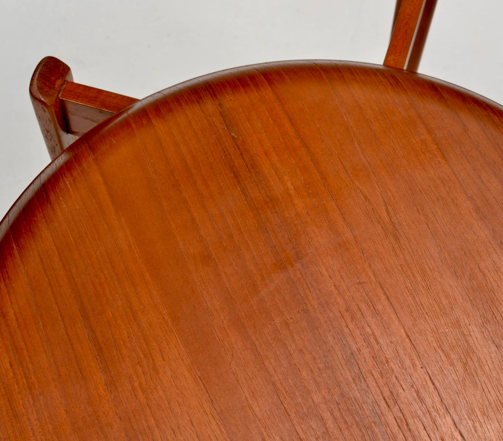 Table d'appoint en teck The Moderns suédoise en vente 3