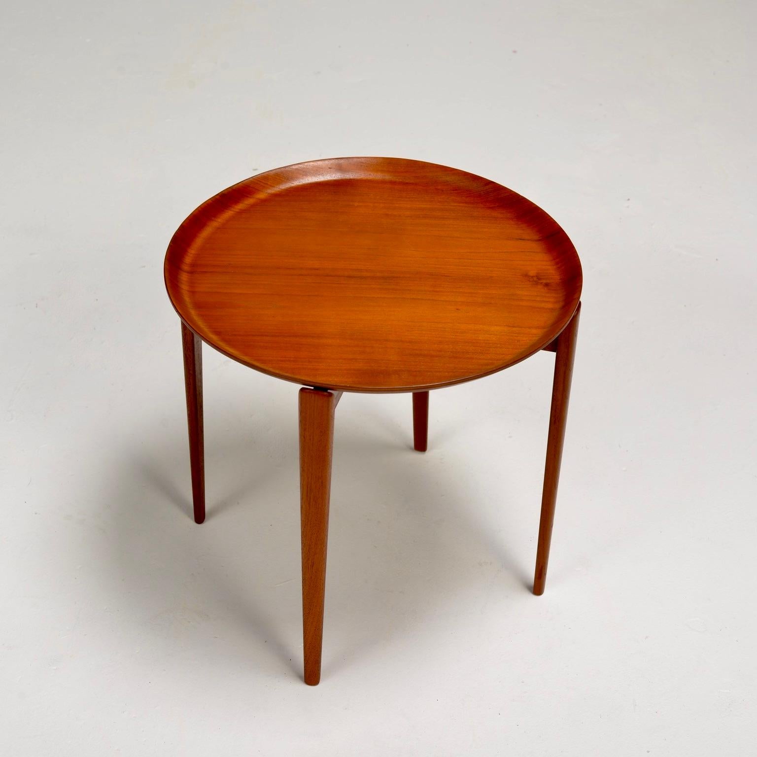 Suédois Table d'appoint en teck The Moderns suédoise en vente