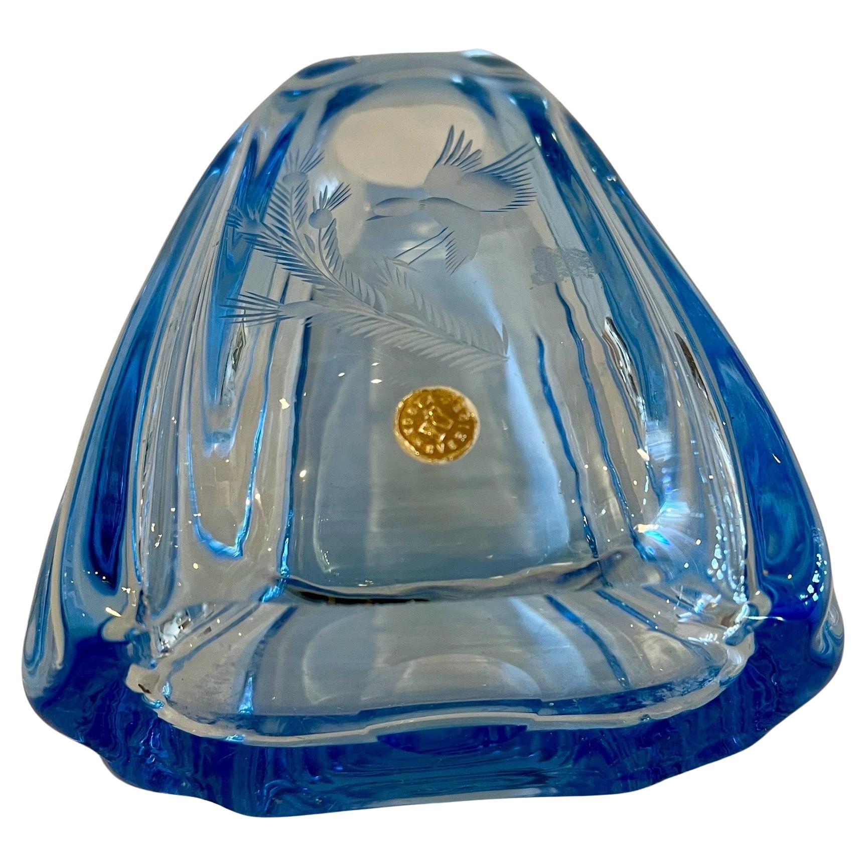 Schwedische moderne, dicke, blaue, geätzte Vase aus Glas von Kosta Sverige (Skandinavische Moderne) im Angebot