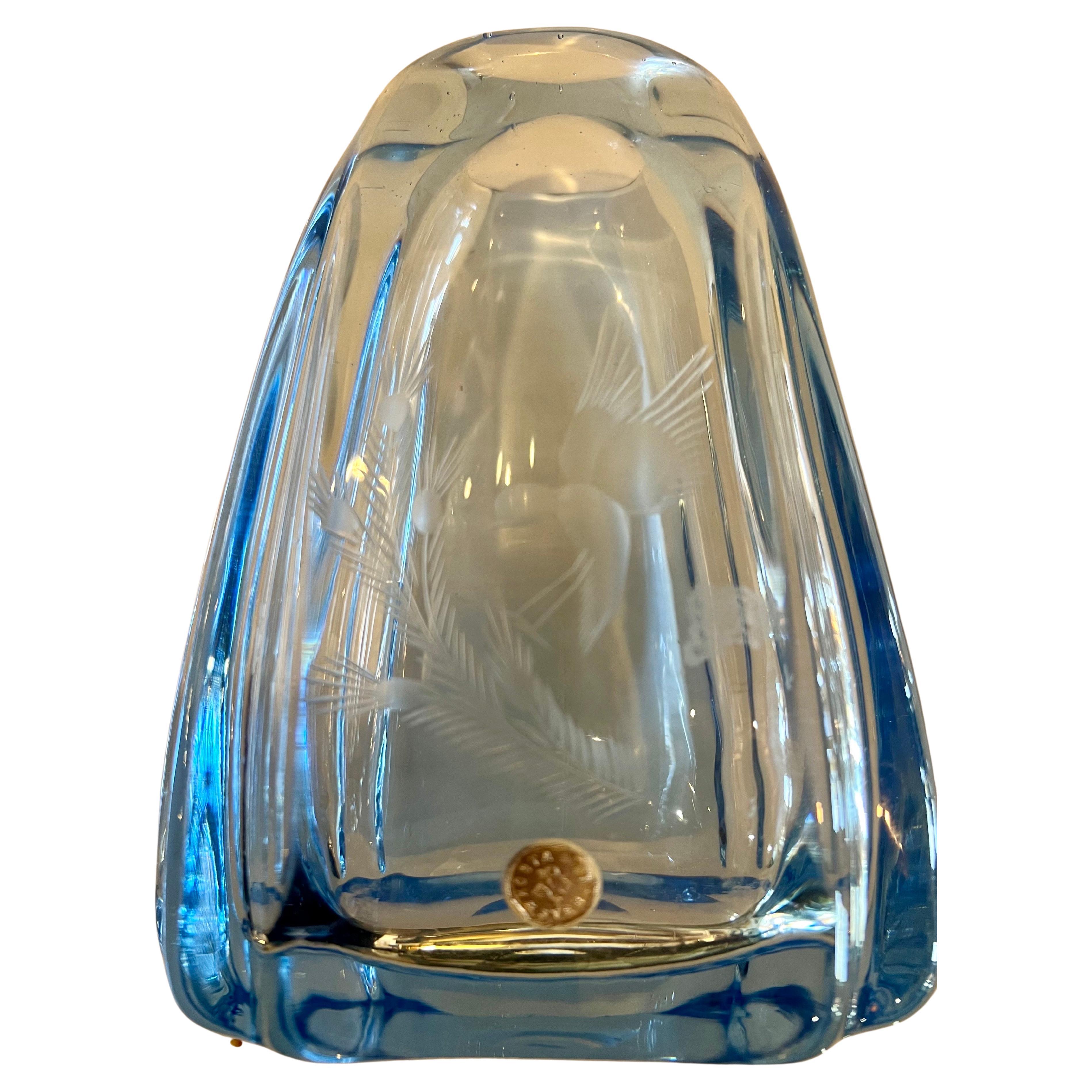 Schwedische moderne, dicke, blaue, geätzte Vase aus Glas von Kosta Sverige im Zustand „Hervorragend“ im Angebot in San Diego, CA