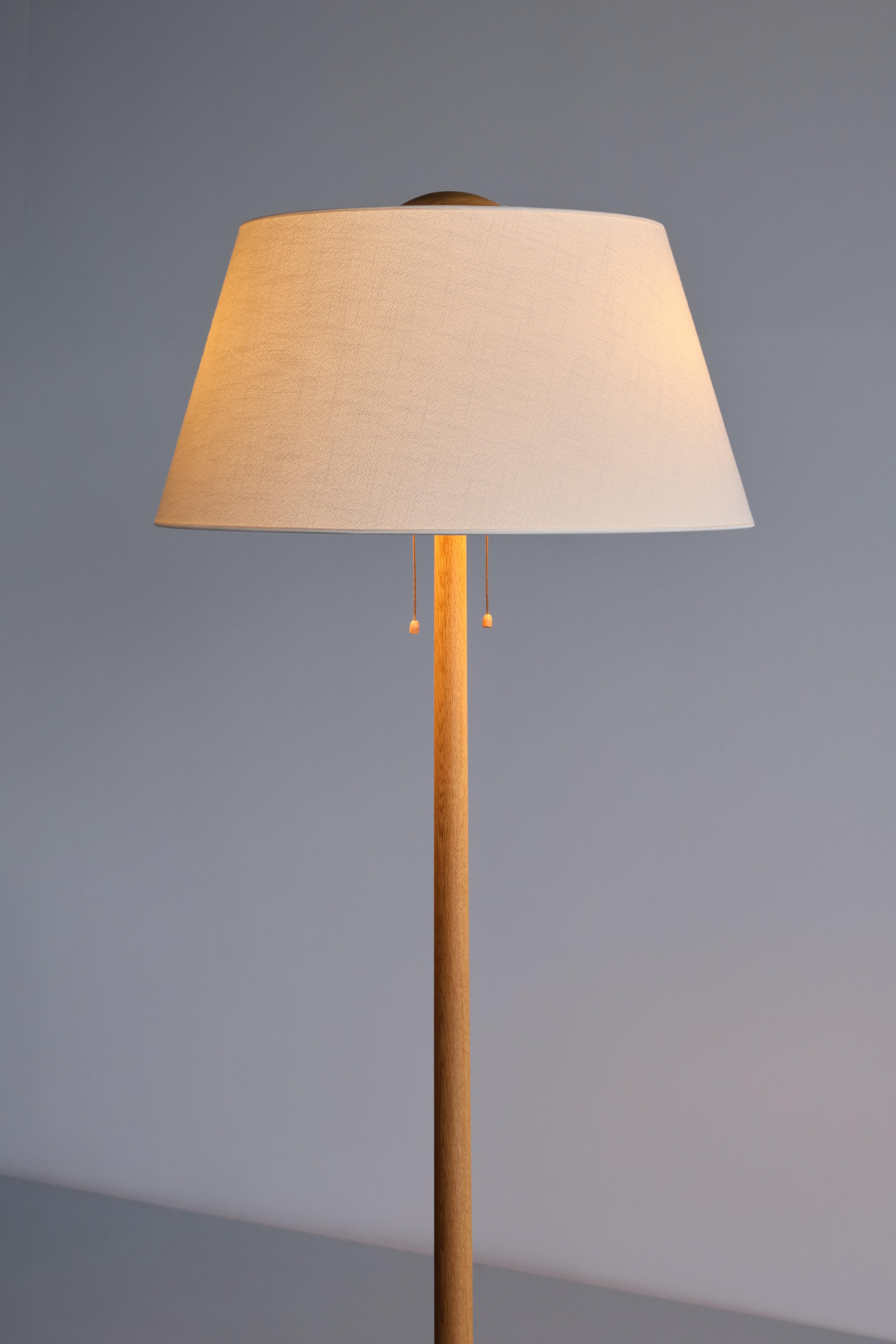 Swedish Modern Three Legged Floor Lamp in Oak, Svensk Hemslöjd, 1950s For Sale 2