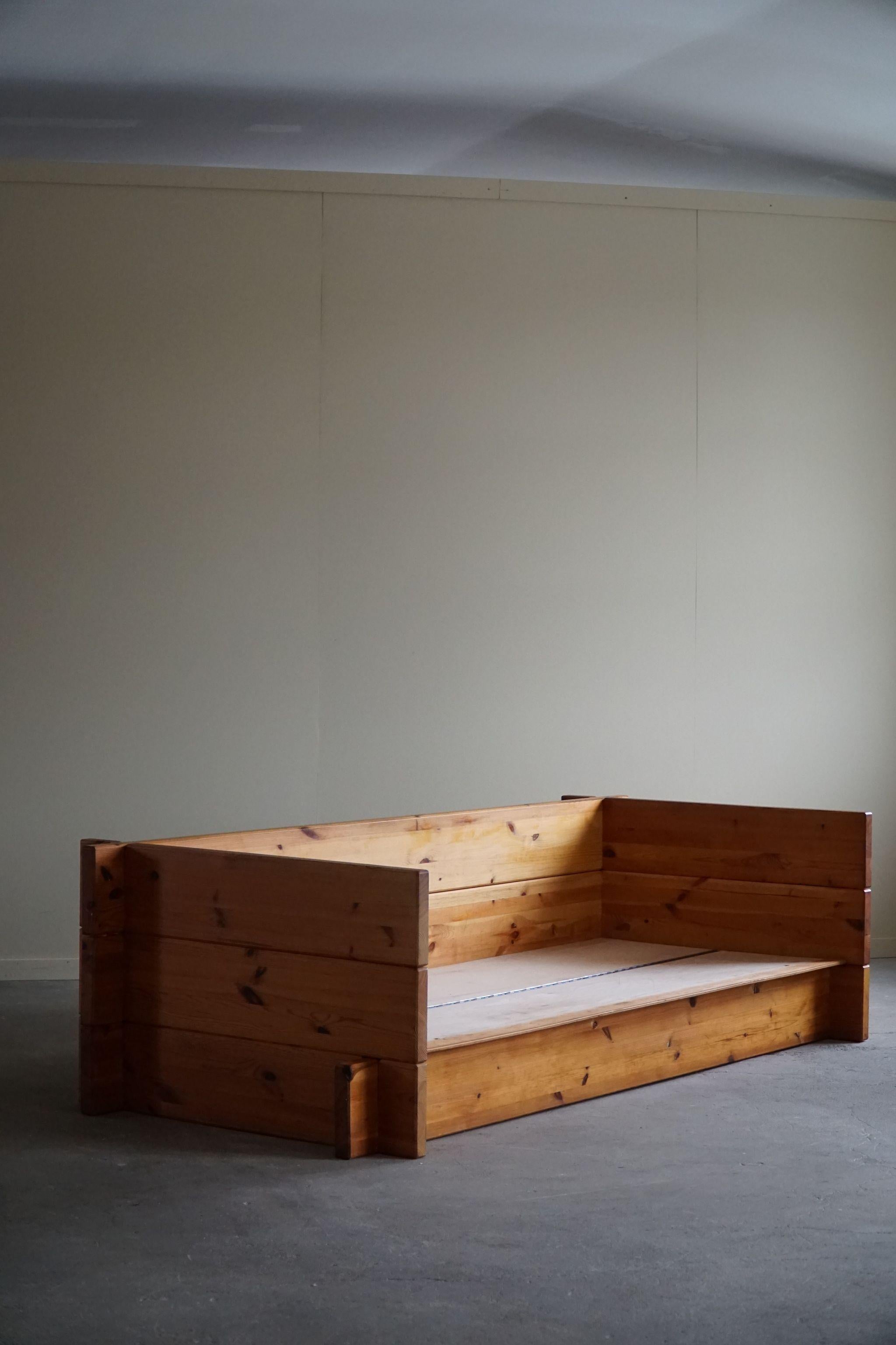 Swedish Modern, Three-Seater Brutalist Sofa in Pine, Stockaryd Stolefabrik, 1970 For Sale 2