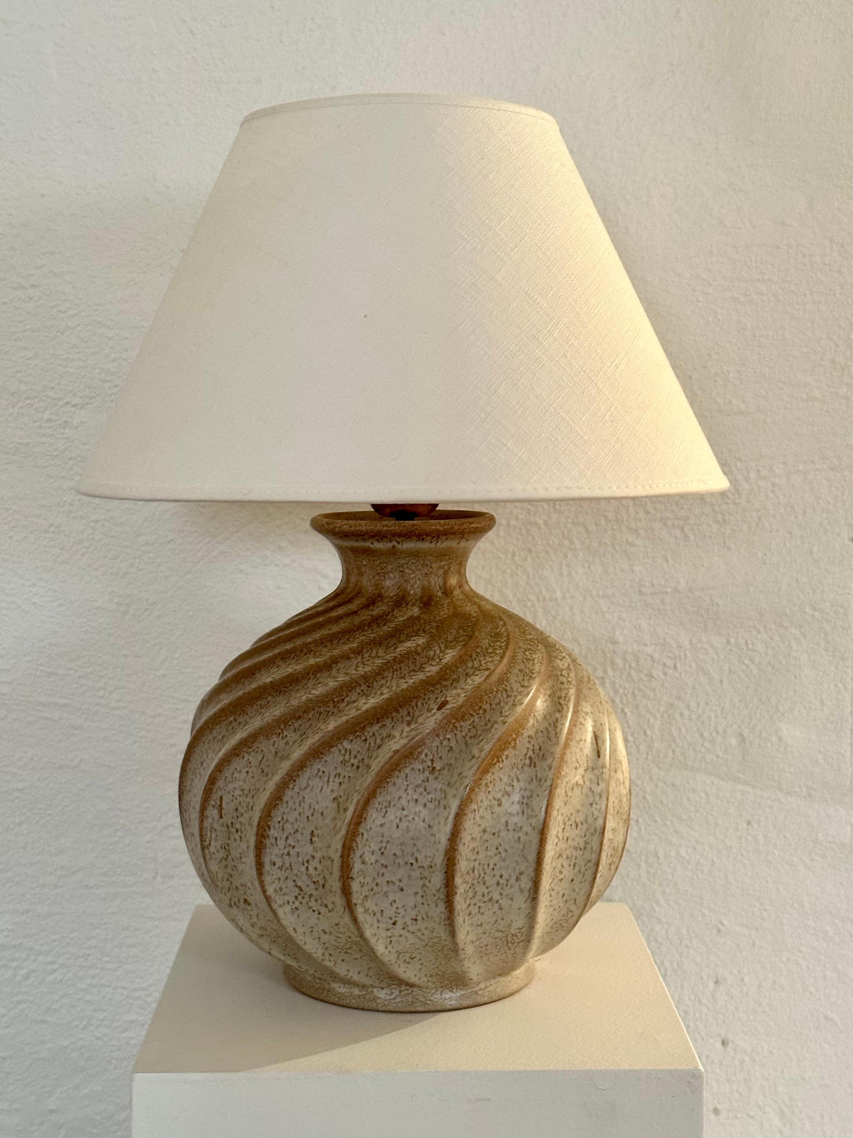 European Swedish Modern Topas Ceramic Table Lamp by Ewald Dahlskog, Bo Fajans, 1930s