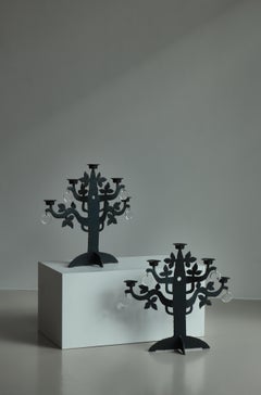 Grande coppia di candelabri "Albero della vita" in ferro e ottone, Bertil Vallien, Svezia, 1970