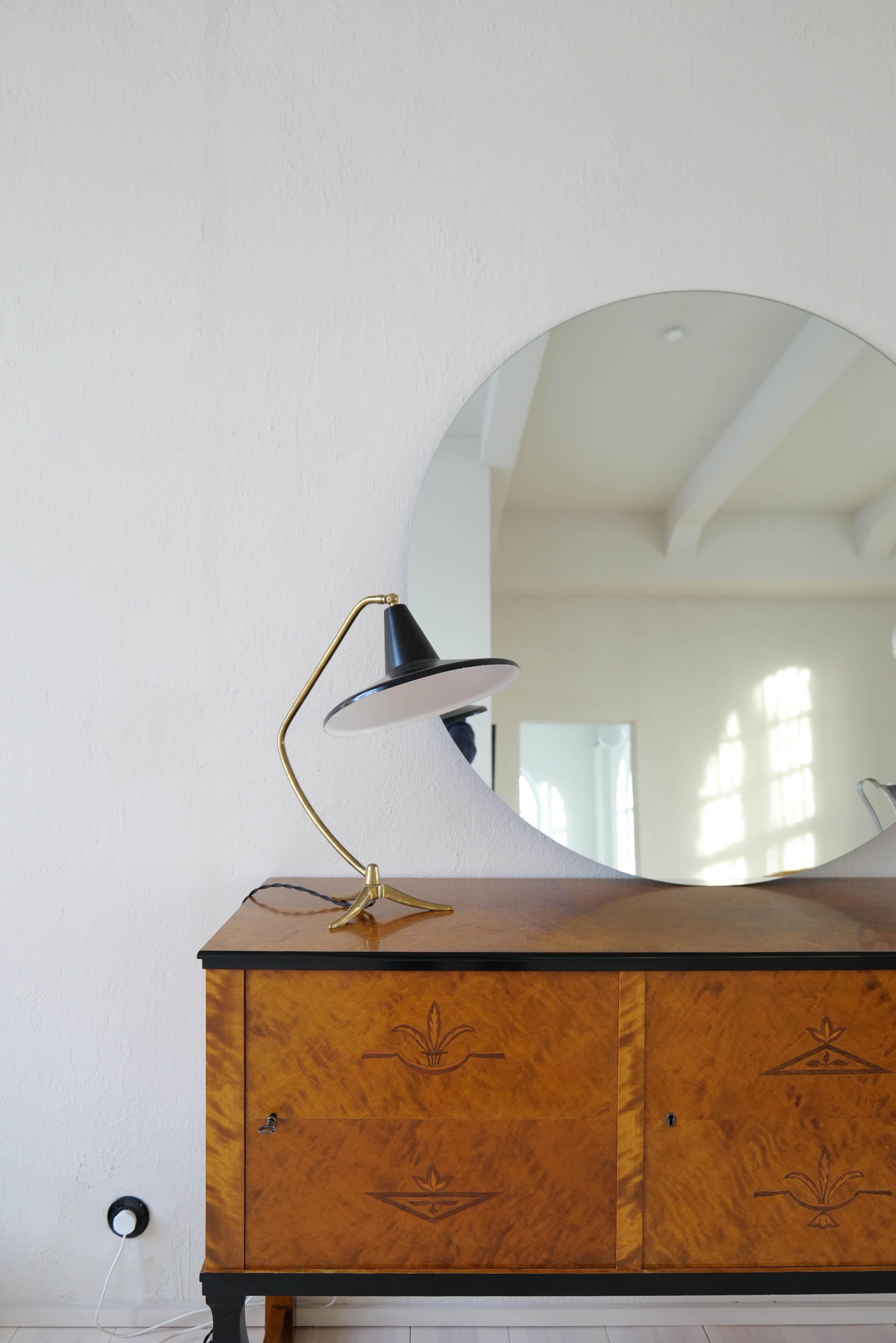 Swedish Modern Tripod Brass Table Lamp, Sweden, 1950 In Good Condition For Sale In Hillringsberg, SE
