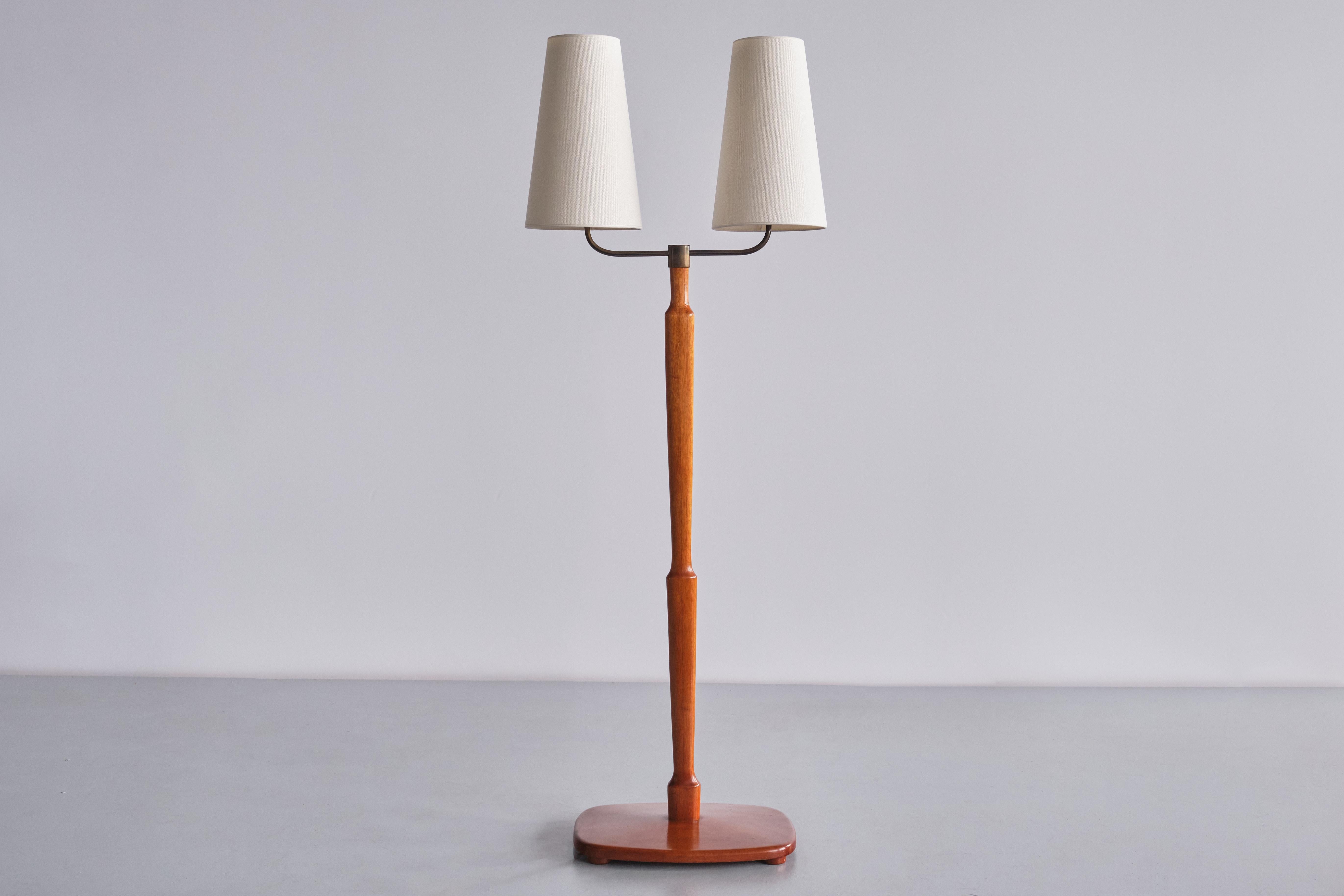 Swedish Modern Two Arm Floor Lamp in Teak Wood and Brass, Sweden, Late 1940s For Sale 7