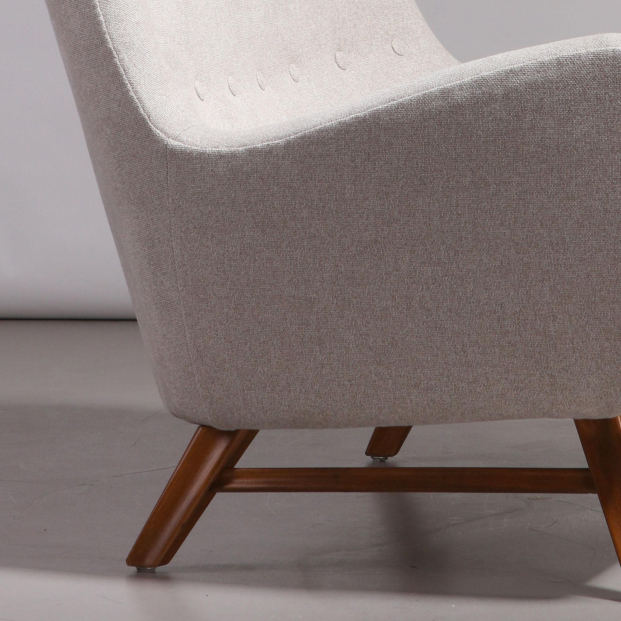 Swedish Modern Two-Seater Sofa in Light Fabric, 1950s For Sale 2