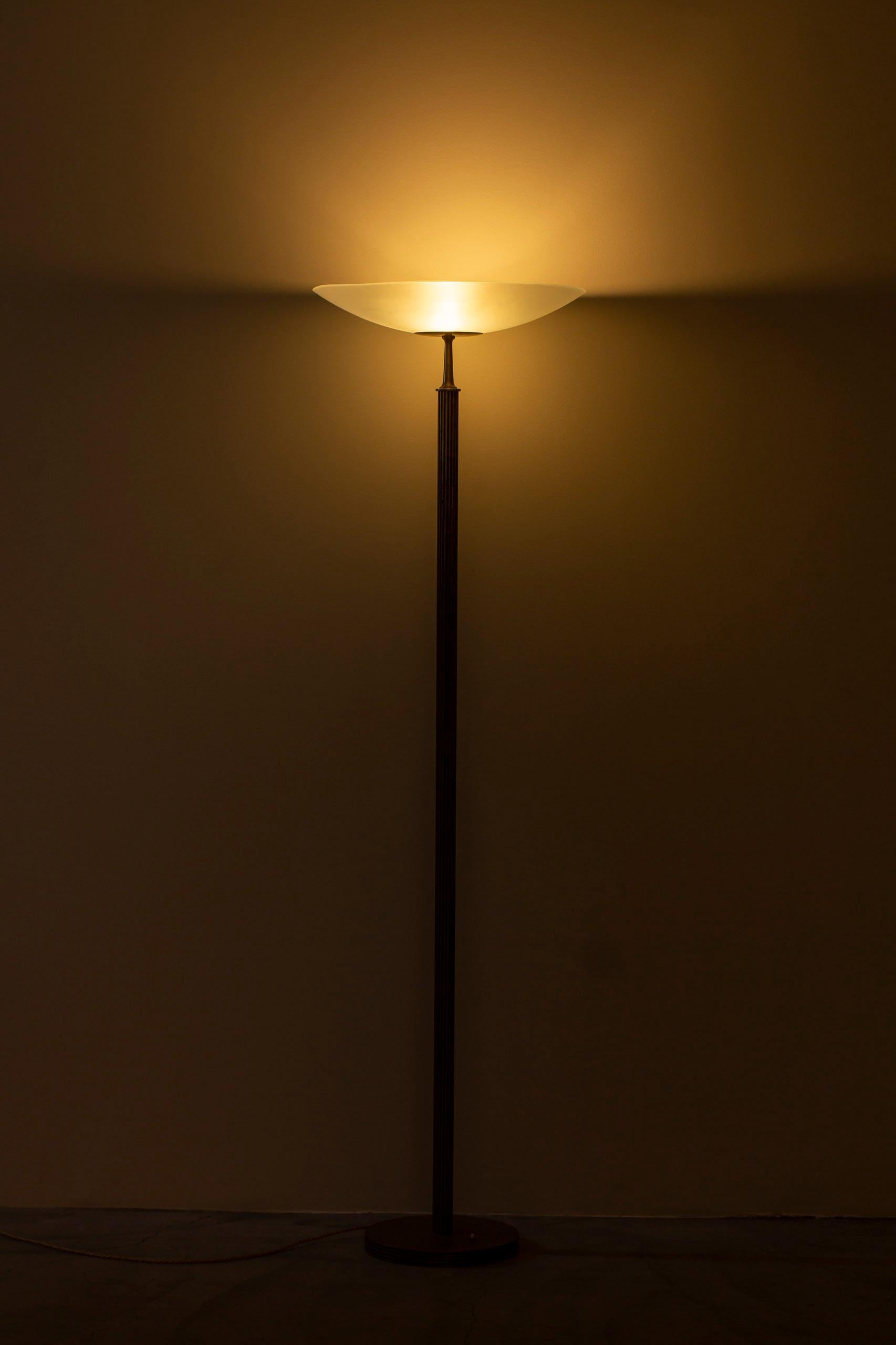 Swedish Modern uplight floor lamp model 2614 by Bröderna Malmströms For Sale 7