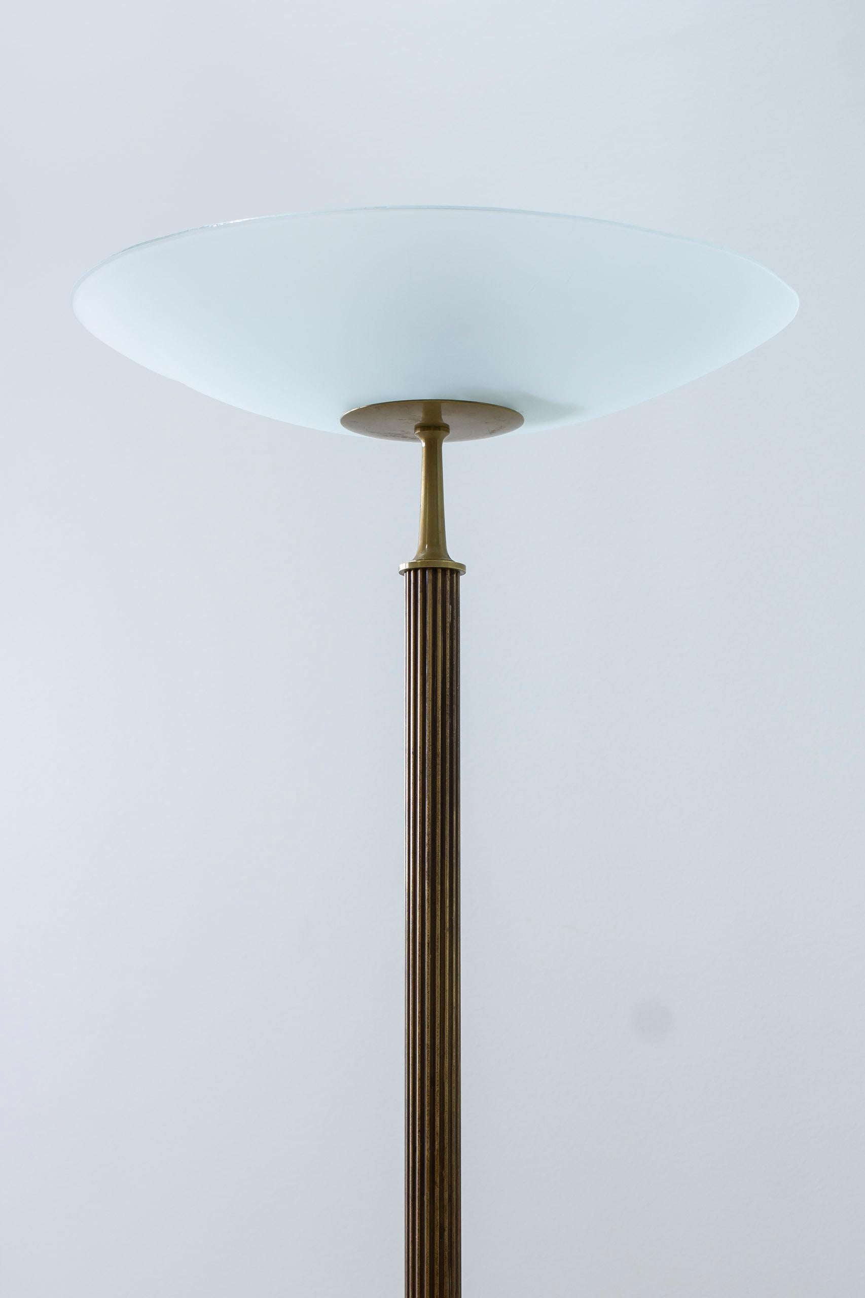 Mid-20th Century Swedish Modern uplight floor lamp model 2614 by Bröderna Malmströms For Sale