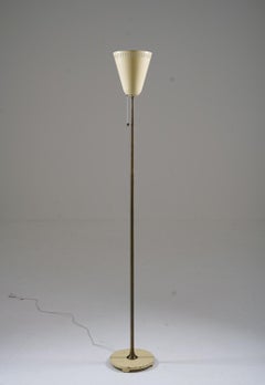 Lampada da terra moderna in stile svedese con luce verso l'alto, in ottone, di ASEA