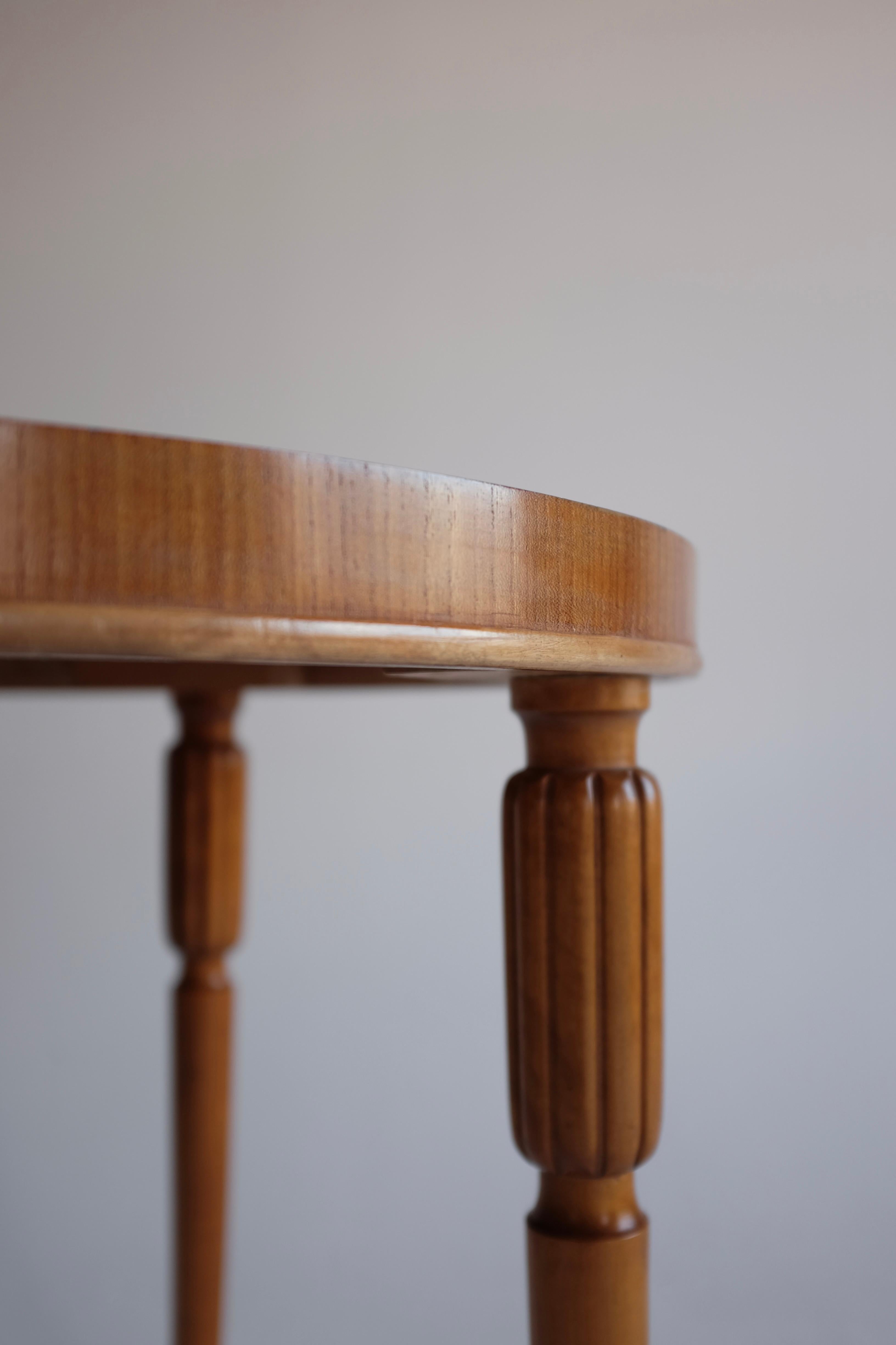 Swedish Modern Veneered Centre table For Sale 1