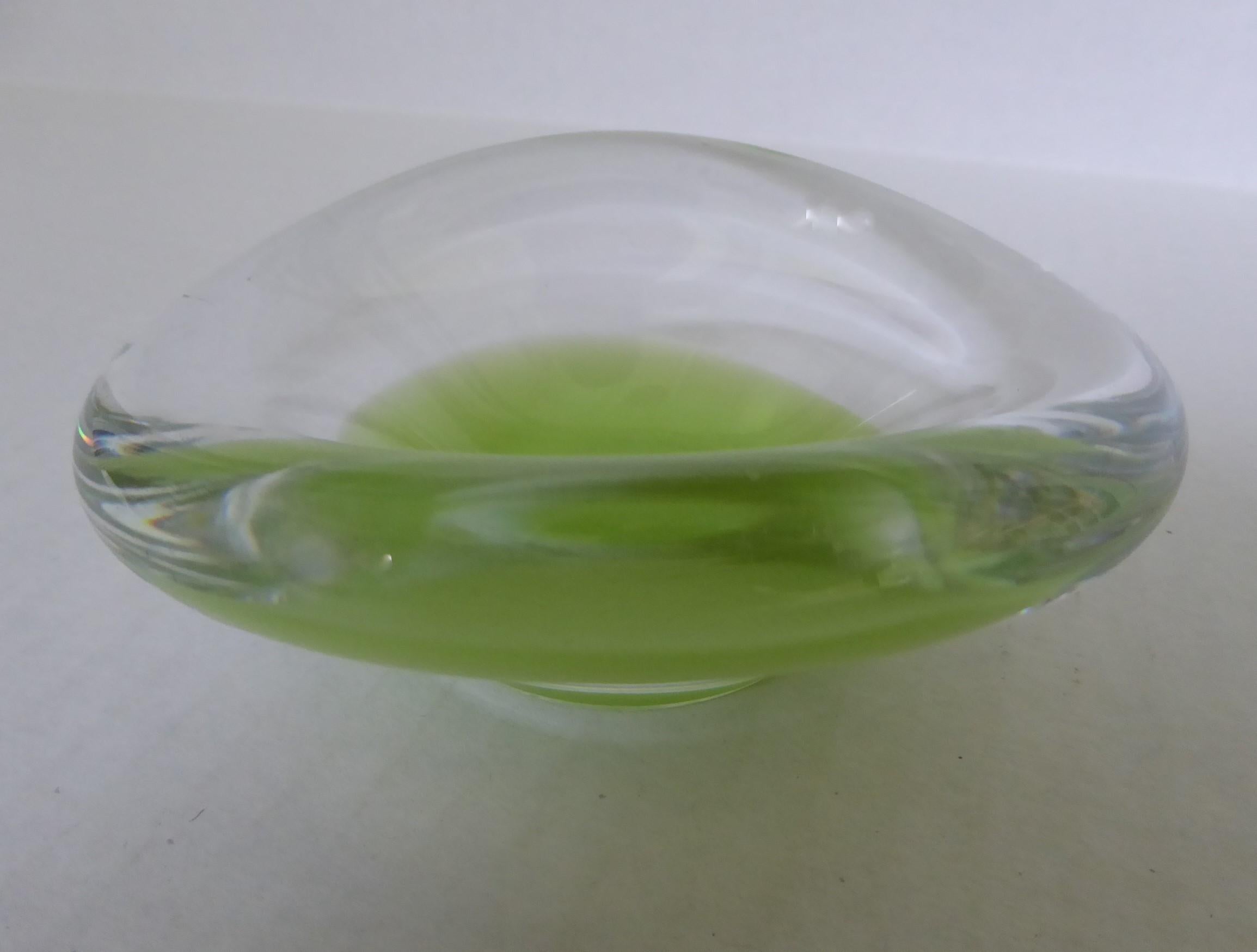From Swedish Master Vicke Lindstrand and Kosta, a 1960s Amoeba shaped Sommerso bowl.
Bowl or dish in Sommerso technique, clear glass and lemony green, designed by Vicke Lindstrand and Hanne Dreutler for Kosta glass works, Sweden. Vicke Lindstrand