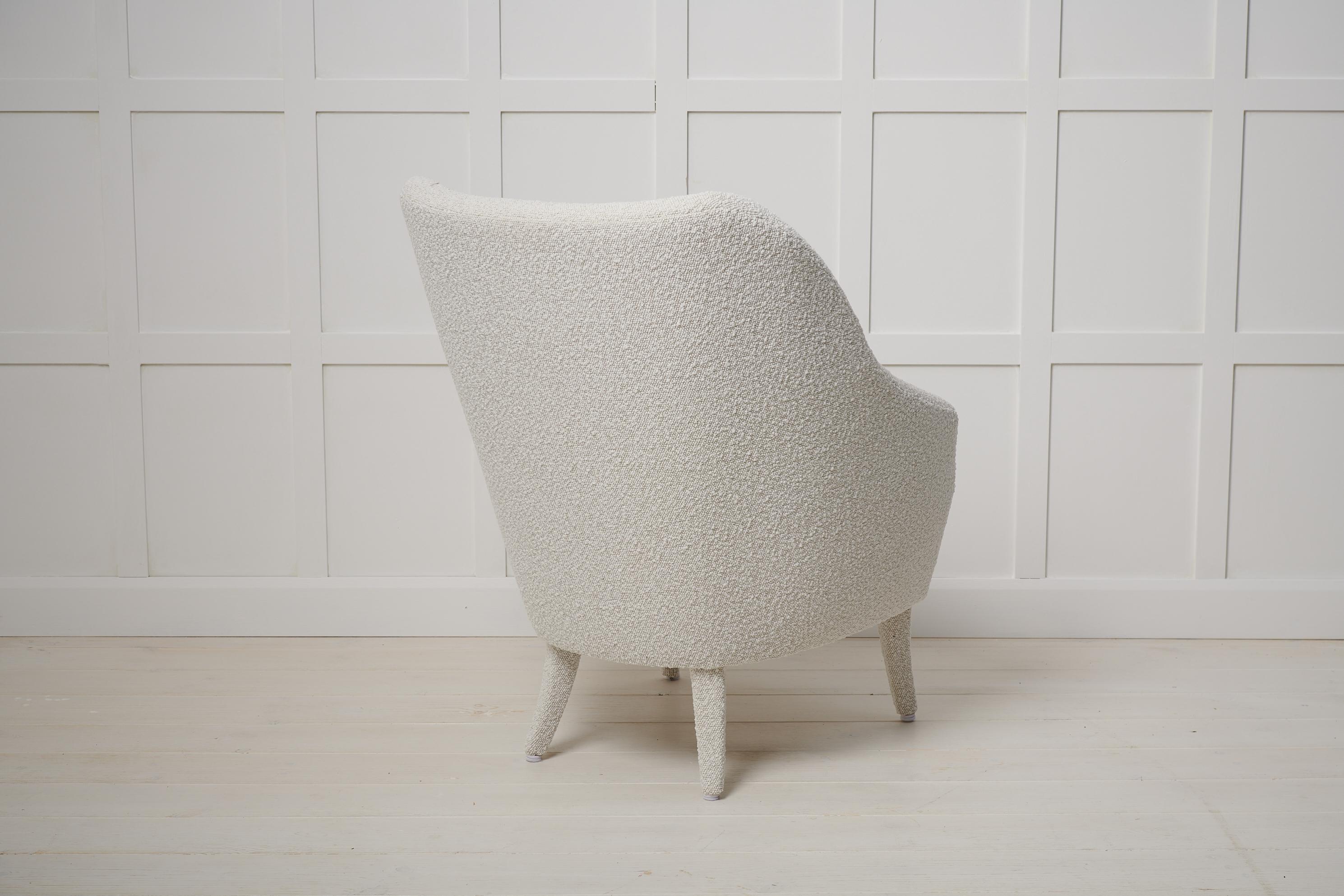 Scandinavo moderno Poltrona svedese moderna vintage imbottita in bouclé in vendita