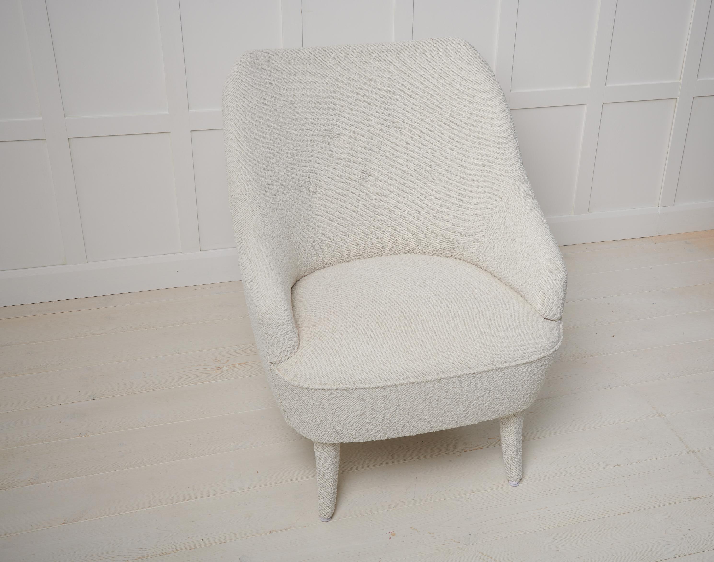 Fatto a mano Poltrona svedese moderna vintage imbottita in bouclé in vendita