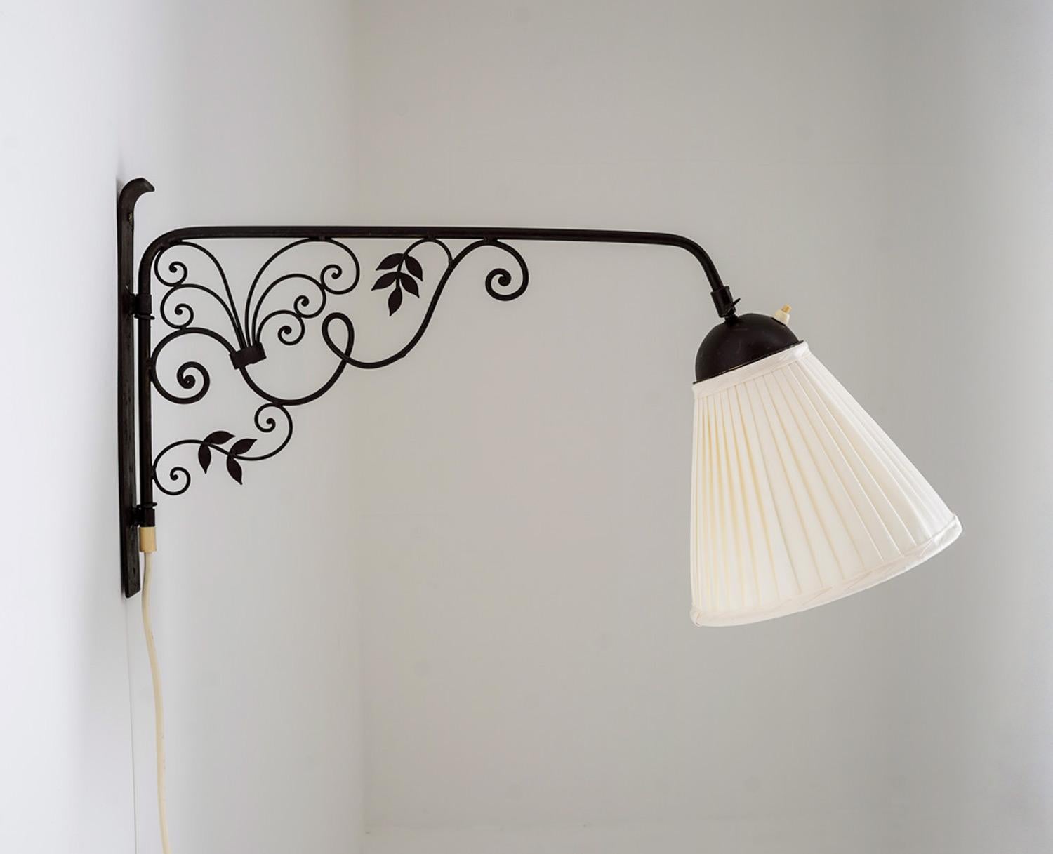 Scandinavo moderno Lampada da parete moderna svedese Model 2339 di Luco in vendita