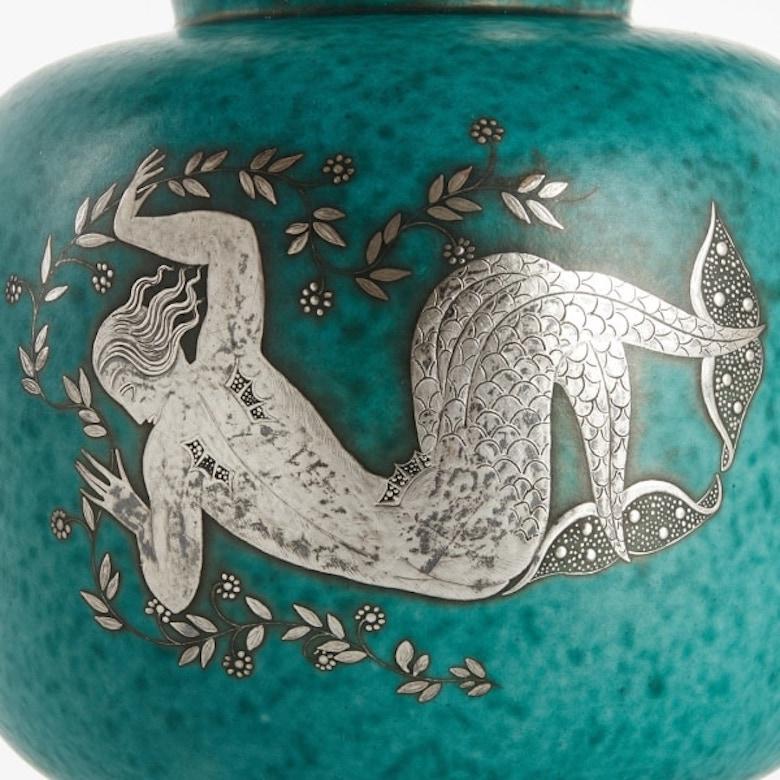 Schwedische Moderne Wilhelm Kåge Argenta Vase, grün glasiertes Steingut und Silber (Skandinavische Moderne) im Angebot
