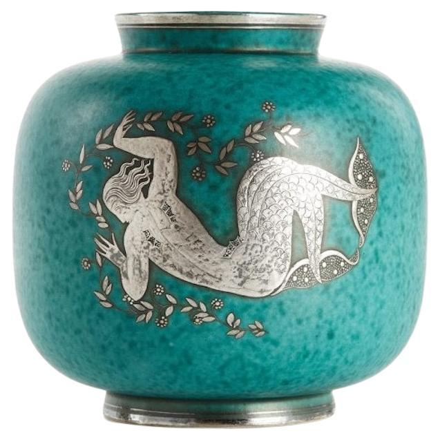 Schwedische Moderne Wilhelm Kåge Argenta Vase, grün glasiertes Steingut und Silber im Angebot
