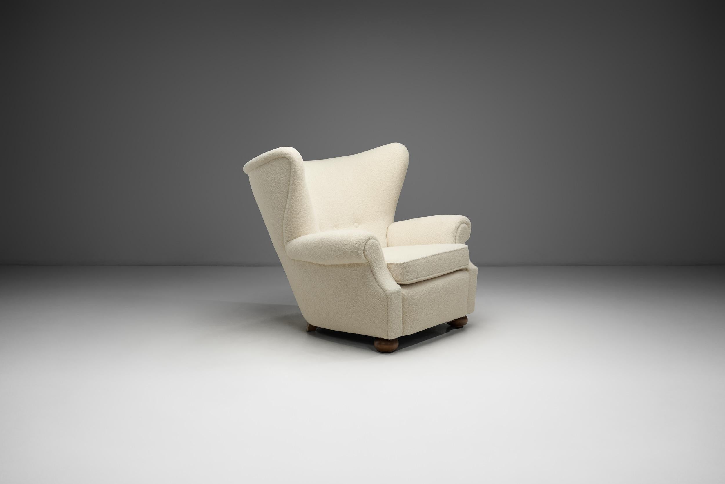 Swedish Modern Wing-Back Armchair, Sweden ca 1940s In Good Condition For Sale In Utrecht, NL