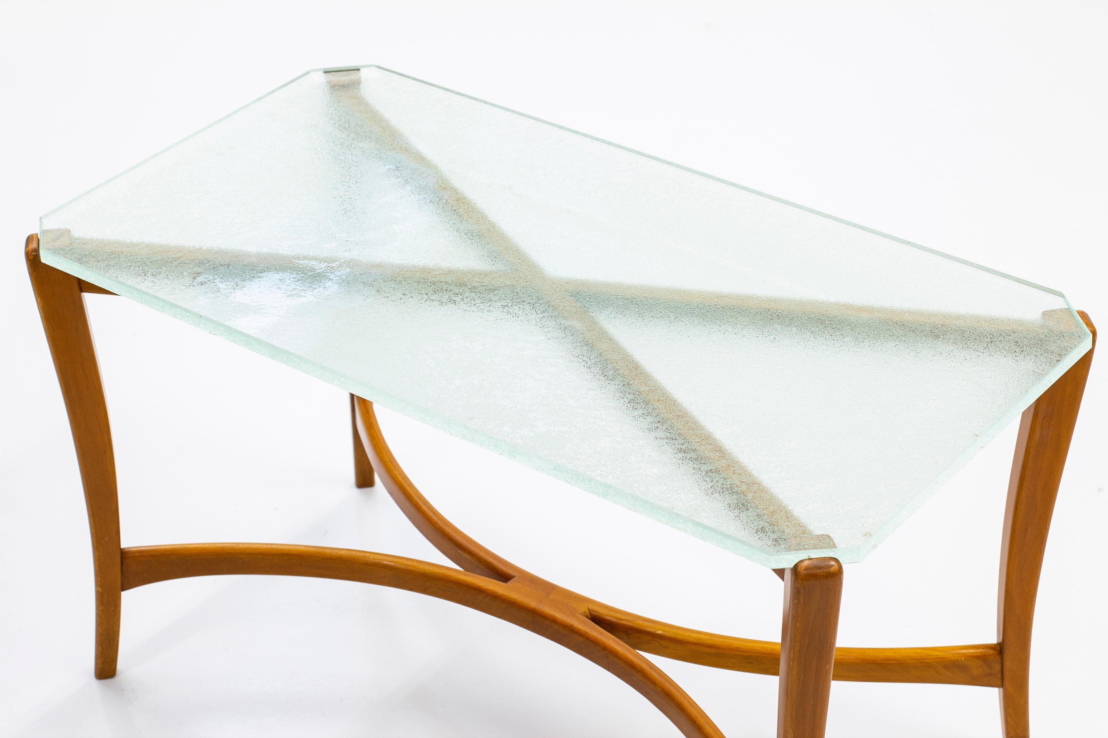 Swedish Modern Wood and Glass Sofa Table by Nordiska Kompaniet, Sweden, 1939 In Good Condition For Sale In Hägersten, SE