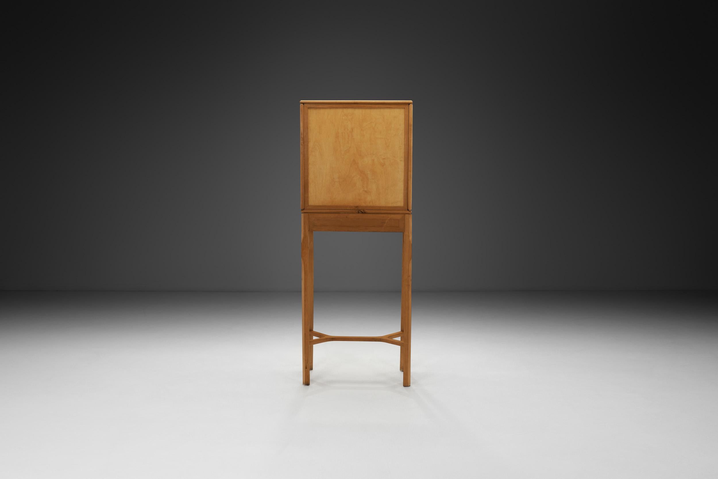 Armario moderno sueco de madera de Ulf Ekdahl (Attr.), Suecia mediados del siglo XX Madera en venta