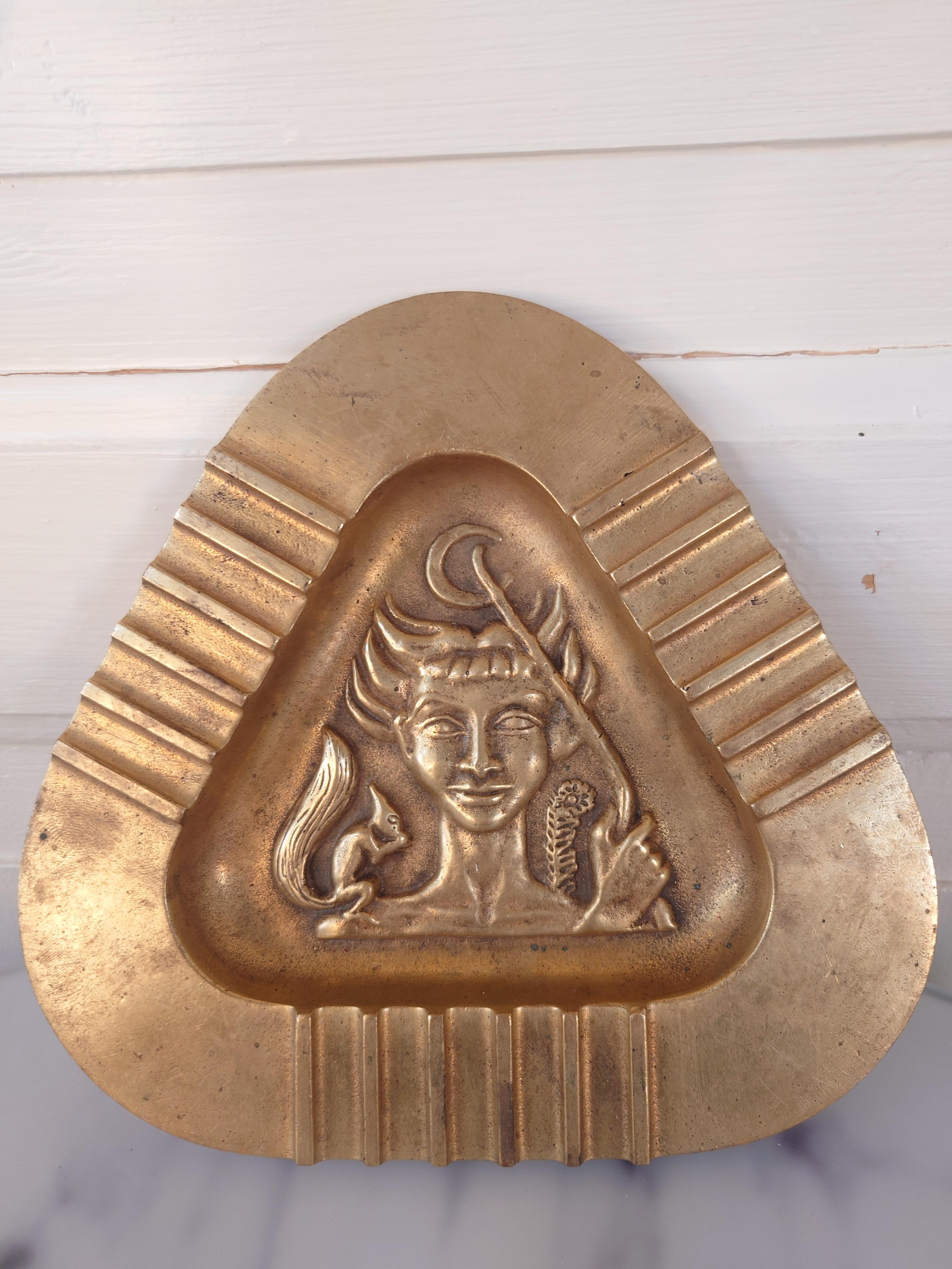 Cendrier  par Ulla Fogelklou-Skogh pour  Ystad-Metall Suède 
Laiton suédois des années 1940.
