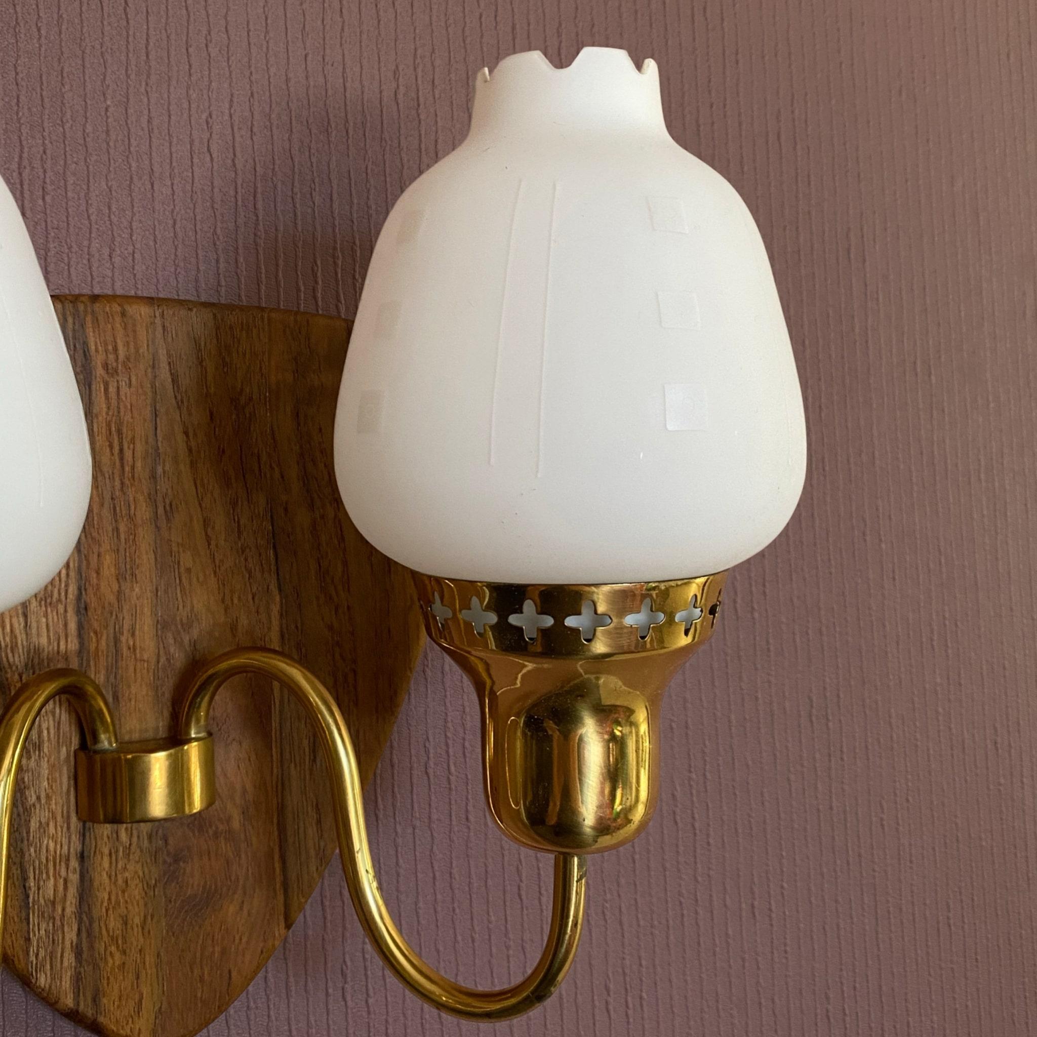 Swedish modernist brass and opal glass wall lamp, 1960s For Sale 2