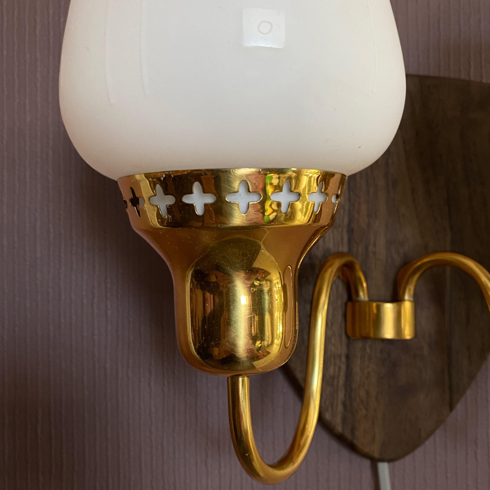 Swedish modernist brass and opal glass wall lamp, 1960s For Sale 3