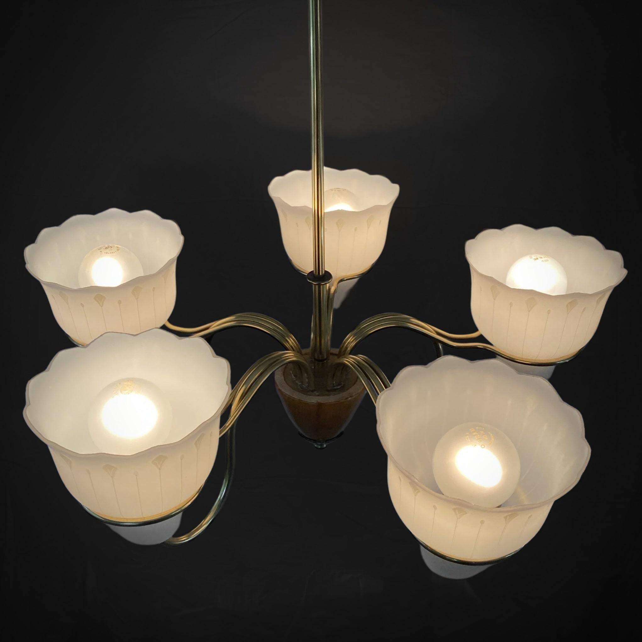 Swedish modernist chandelier, brass and glass, 1940s In Good Condition In Forserum, SE