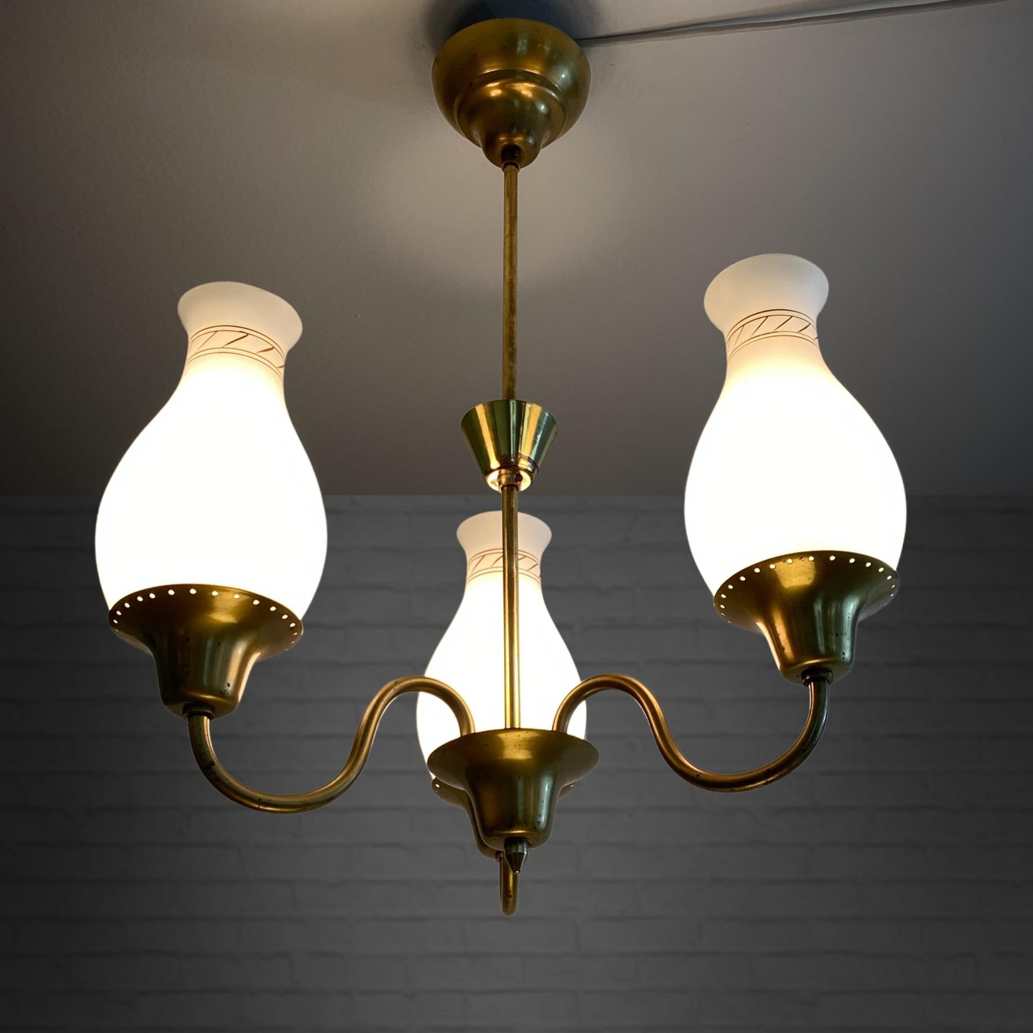 Swedish modernist chandelier, brass and glass, Scandinavian Modern, 1940s In Good Condition For Sale In Forserum, SE