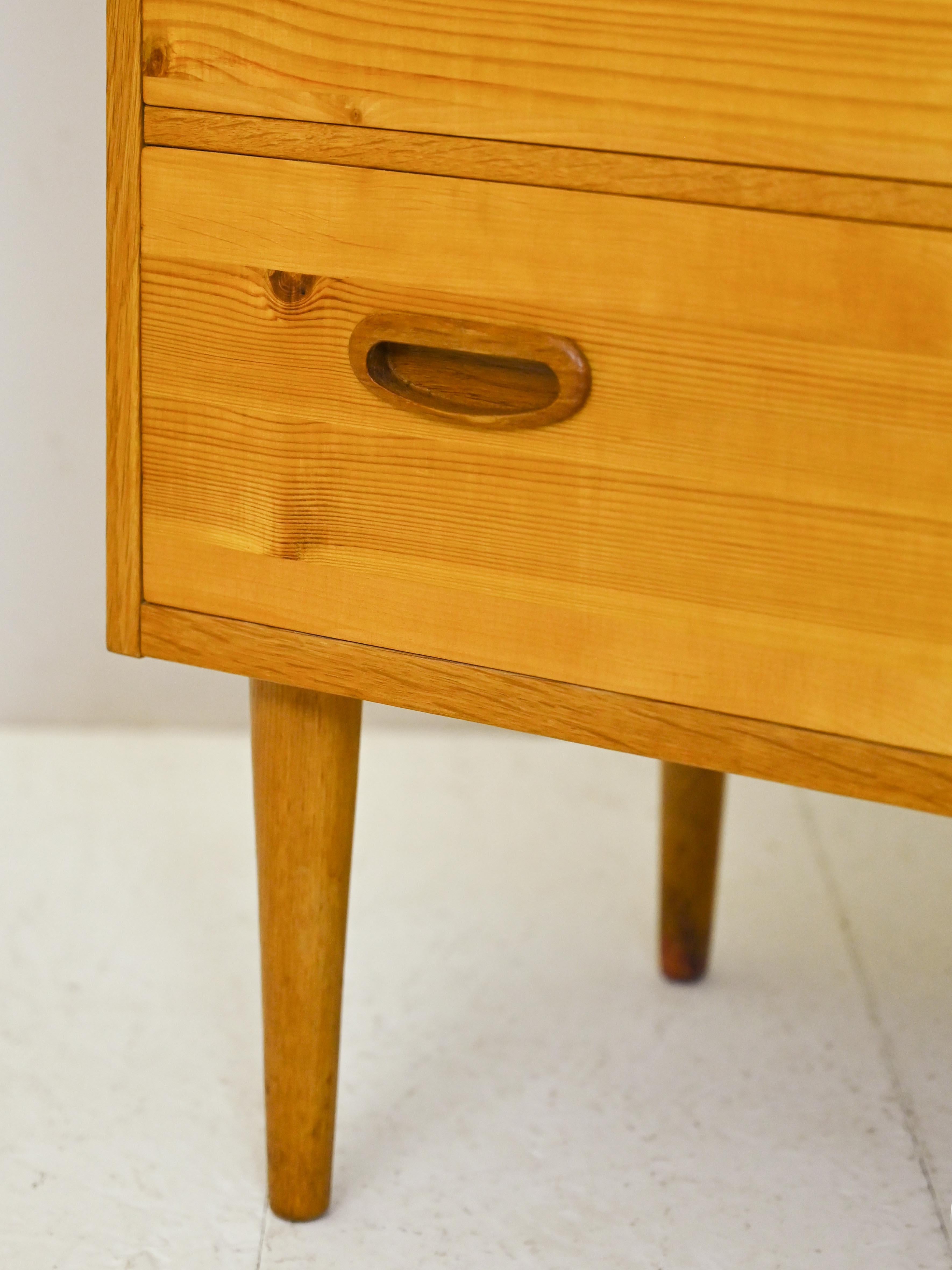 Swedish Modernist Chest of Drawers from the 1960s For Sale 1