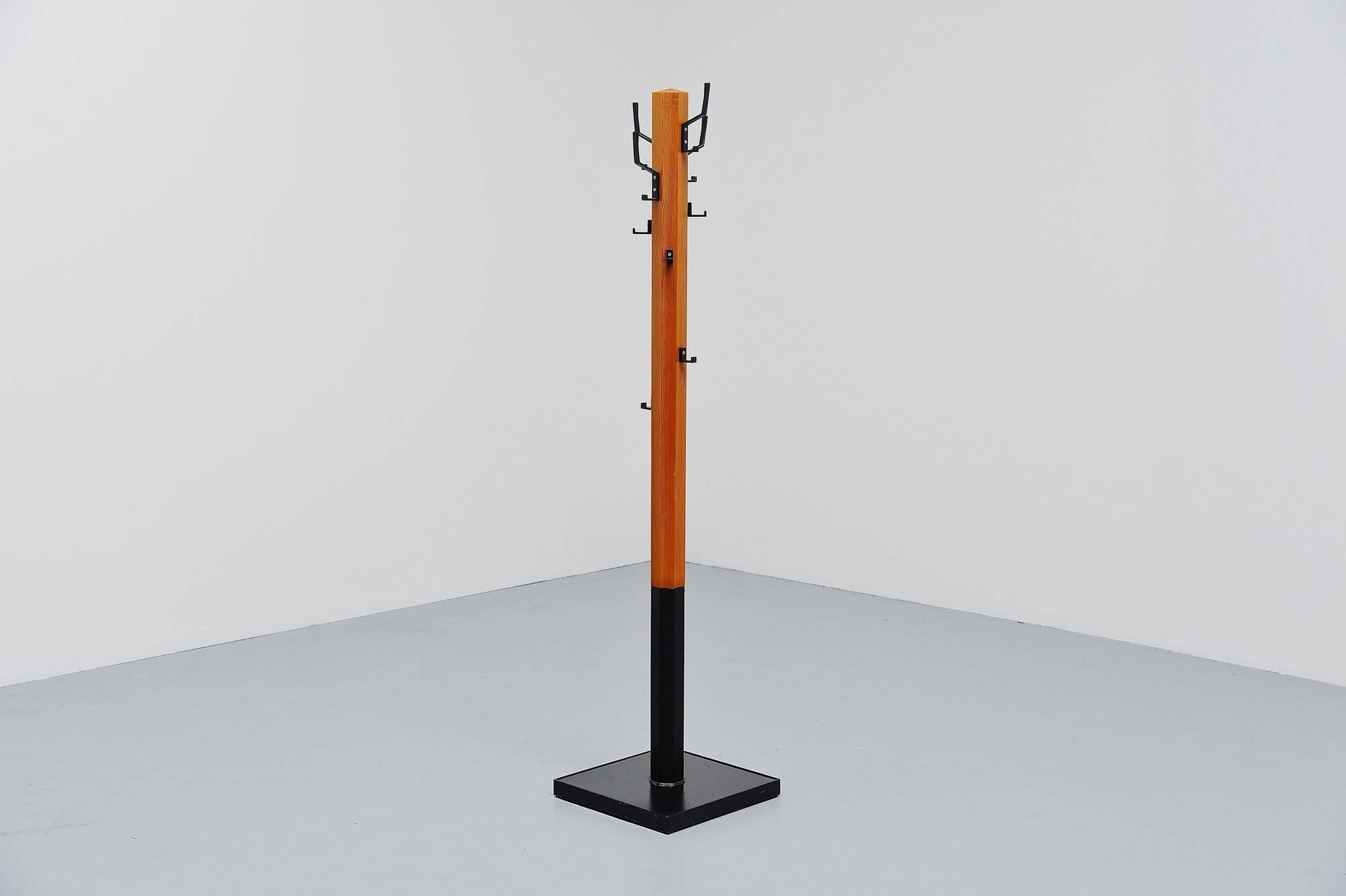 Swedish Modernist Coat Stand in Pinewood, 1960 In Excellent Condition In Roosendaal, Noord Brabant