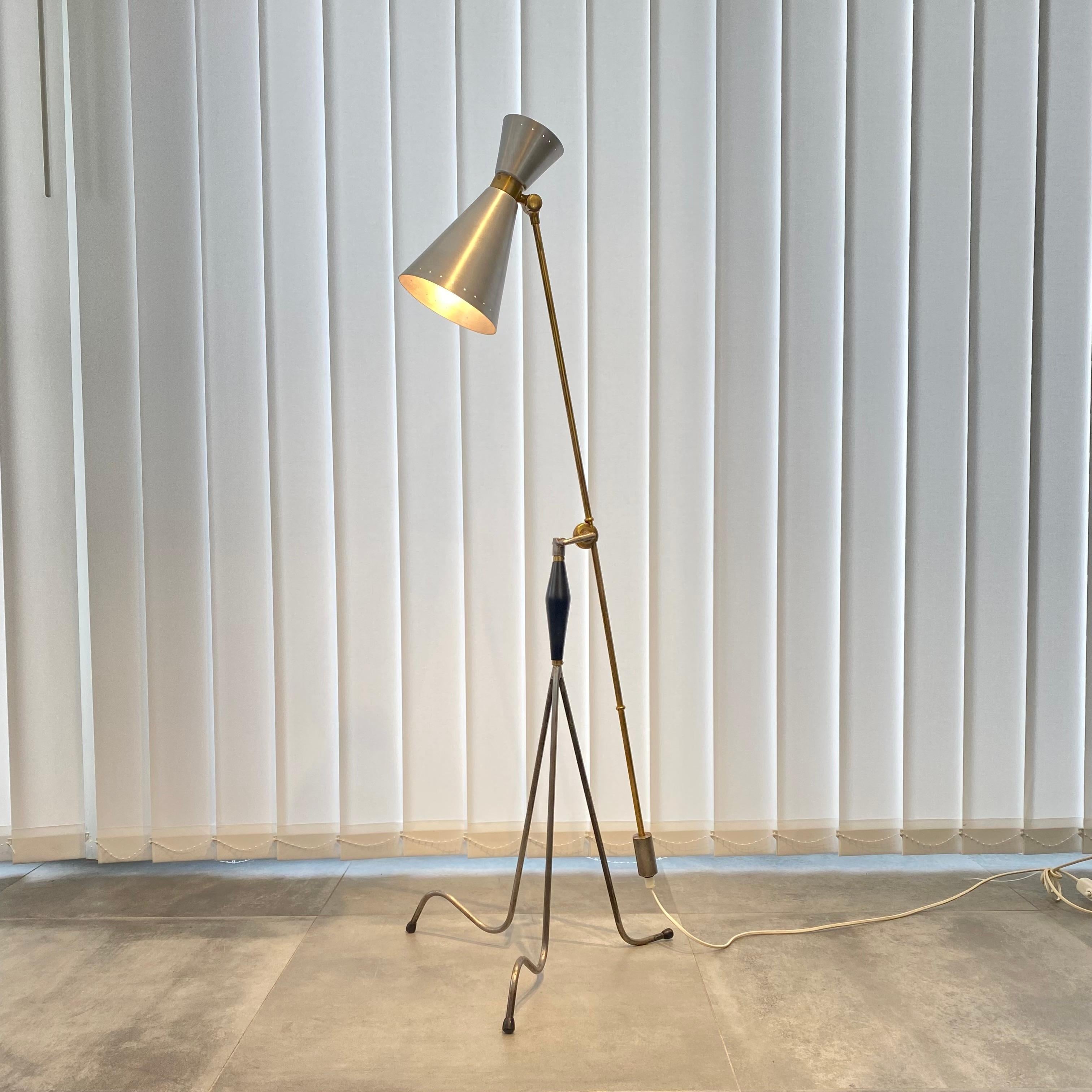 Rare Swedish 1950’s counterweight floor lamp, made from brass and steel. It stands on a tripod swivel base featuring a diamond-shaped wooden detail at the top. The brass arm is adjustable in all directions, and the double-cone lamp shade is also