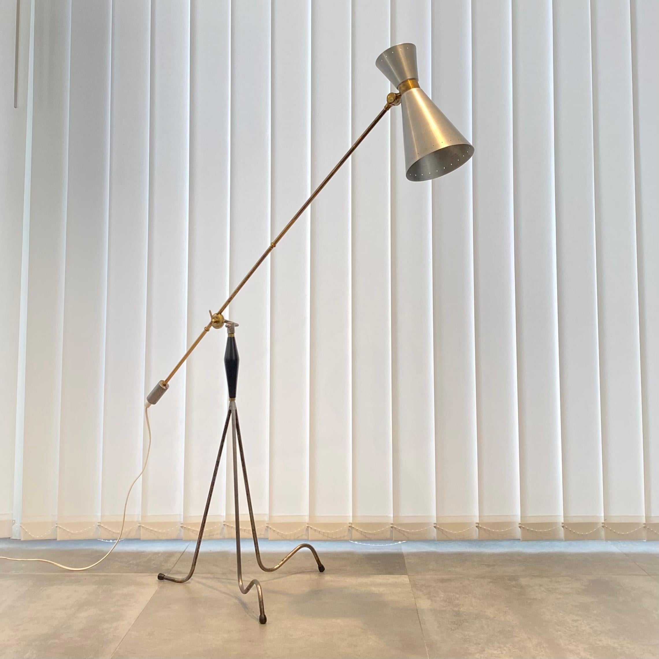 Lampadaire moderniste suédois à contrepoids, années 1950 Bon état - En vente à Forserum, SE