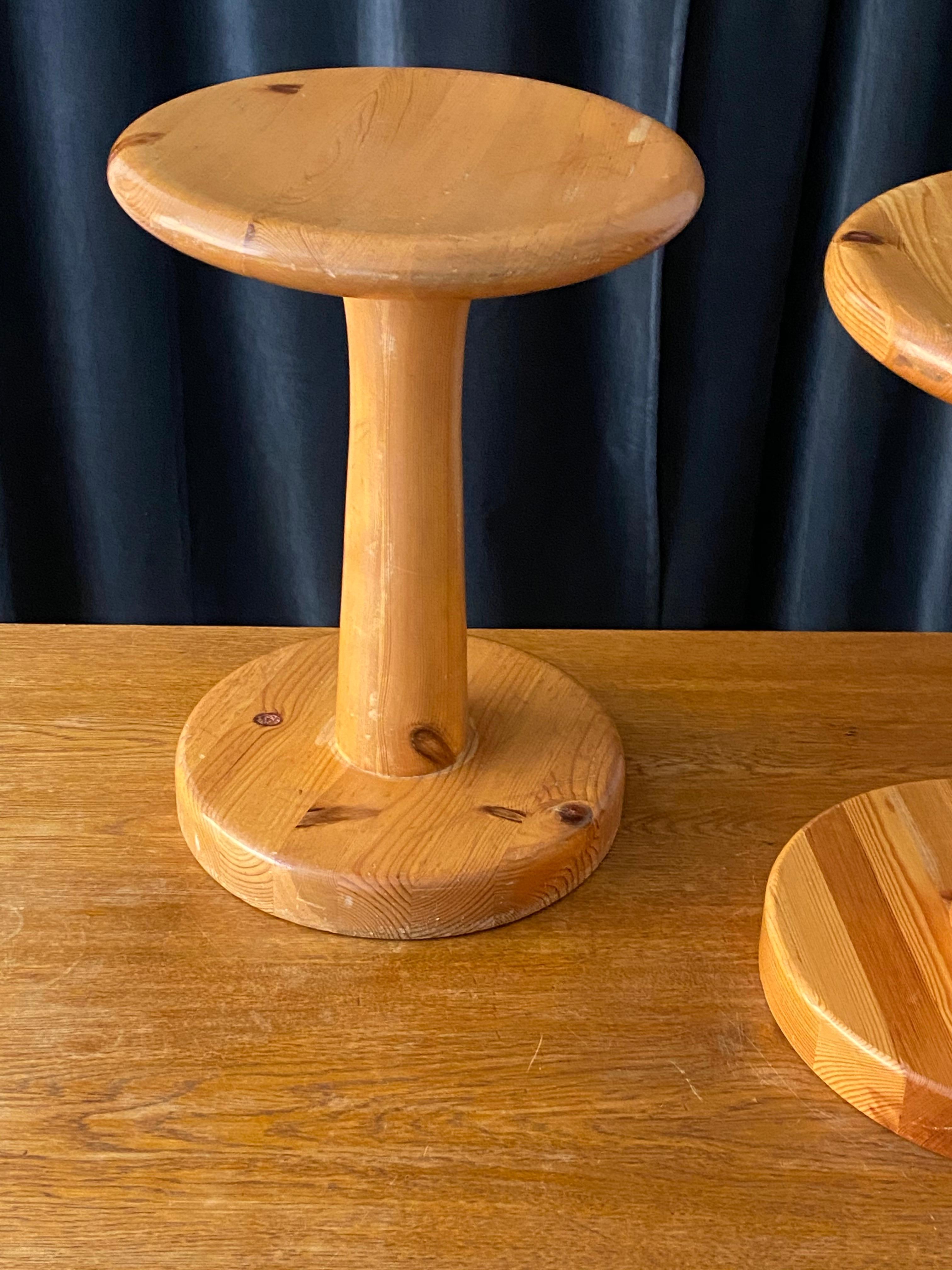 Swedish Modernist Designer, Pair of Minimalist Stools, Pine, 1960s In Good Condition In High Point, NC