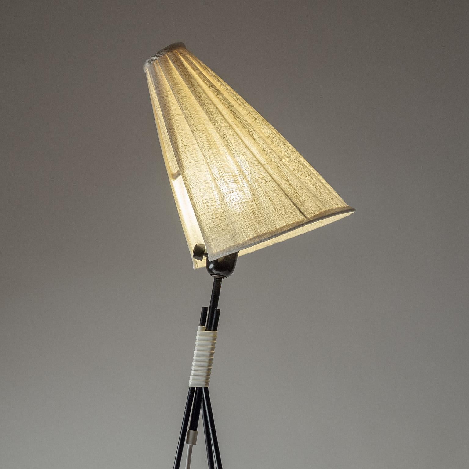 Lámpara de pie modernista sueca, años 50 Moderno de mediados de siglo en venta