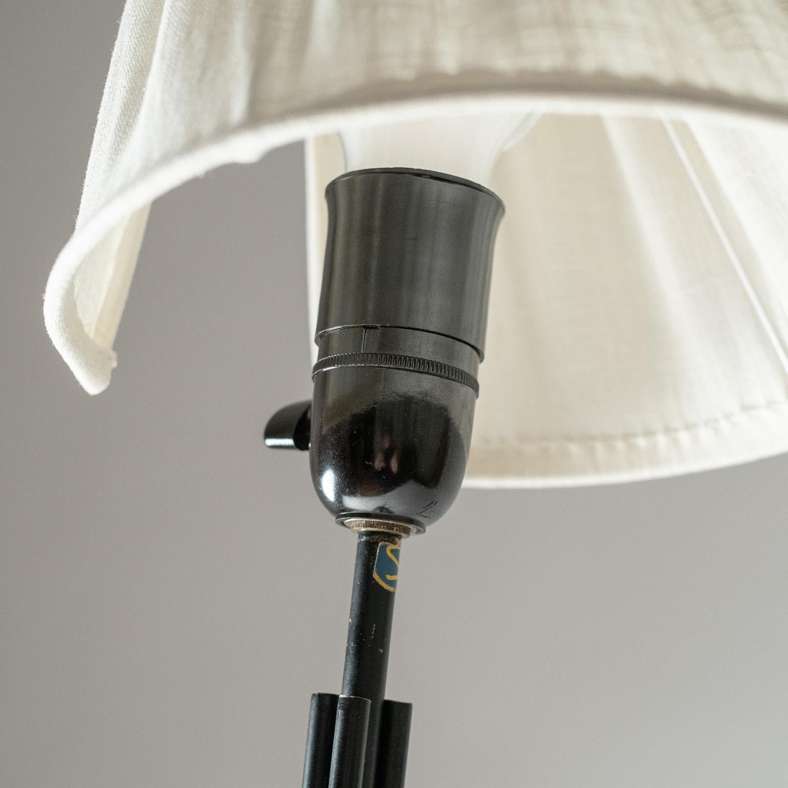 Lámpara de pie modernista sueca, años 50 Pintado en venta